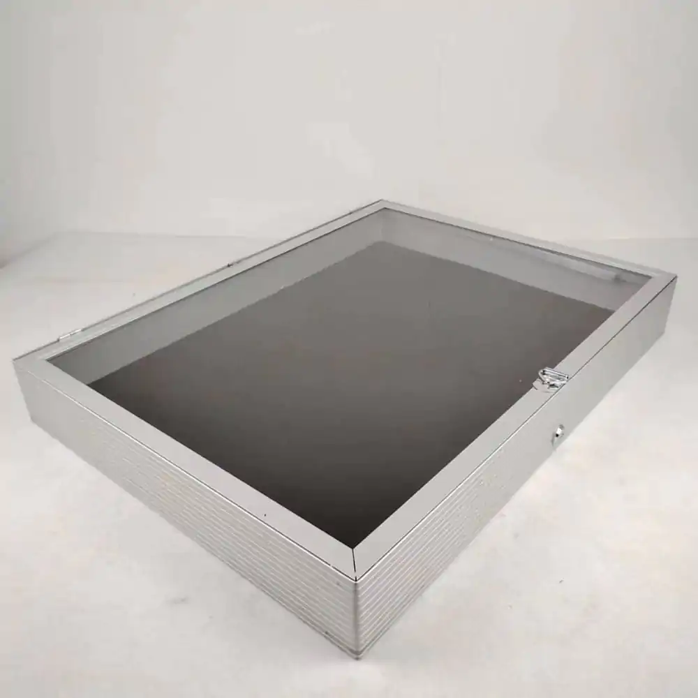 Evoretro aluminijasto vitrina srebrne barve fotografija izdelka
