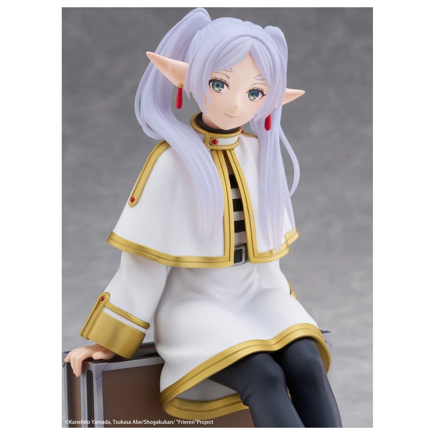 Frieren: Beyond Journey's End PVC figura namizna ljubka Frieren (različica s potovalno torbo) ponovna izdaja 13 cm fotografija izdelka