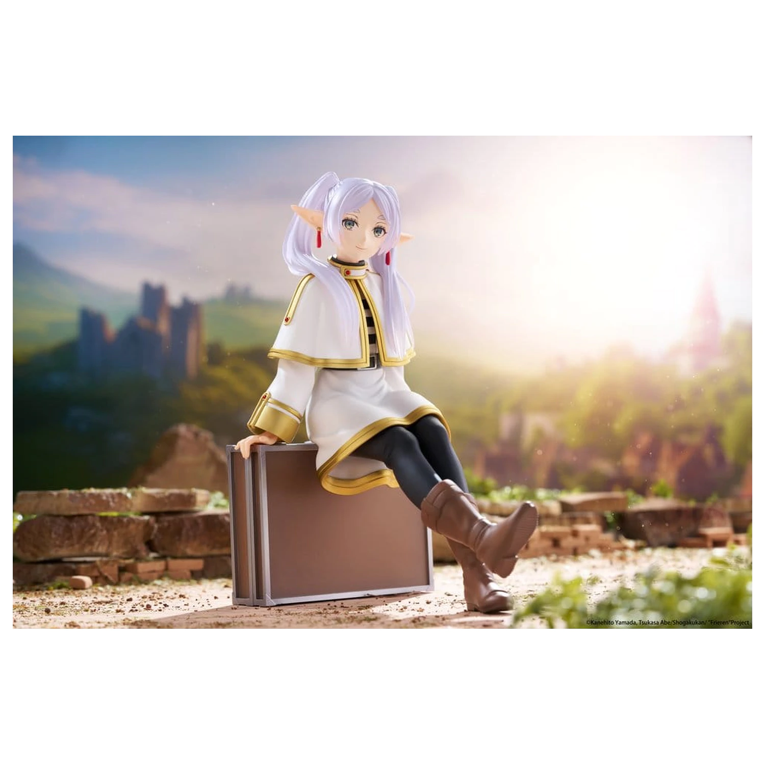 Frieren: Beyond Journey's End PVC figura namizna ljubka Frieren (različica s potovalno torbo) ponovna izdaja 13 cm fotografija izdelka