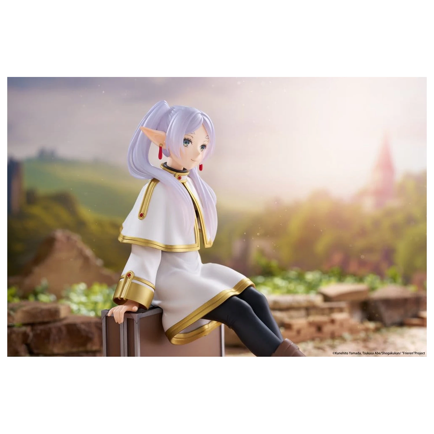 Frieren: Beyond Journey's End PVC figura namizna ljubka Frieren (različica s potovalno torbo) ponovna izdaja 13 cm fotografija izdelka