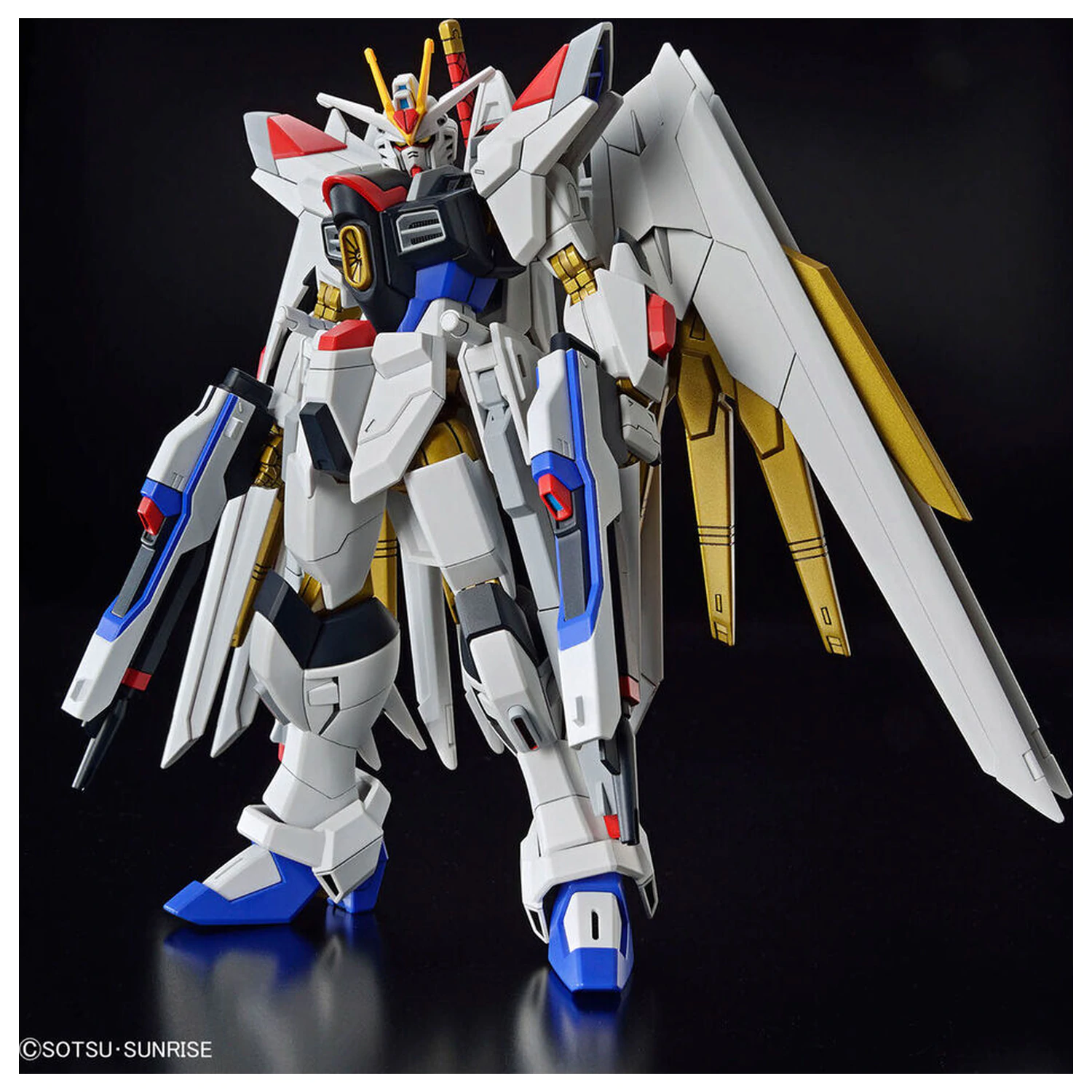 Model Komplet HGCE 1/144 Mighty Strike Freedom Gundam fotografija izdelka