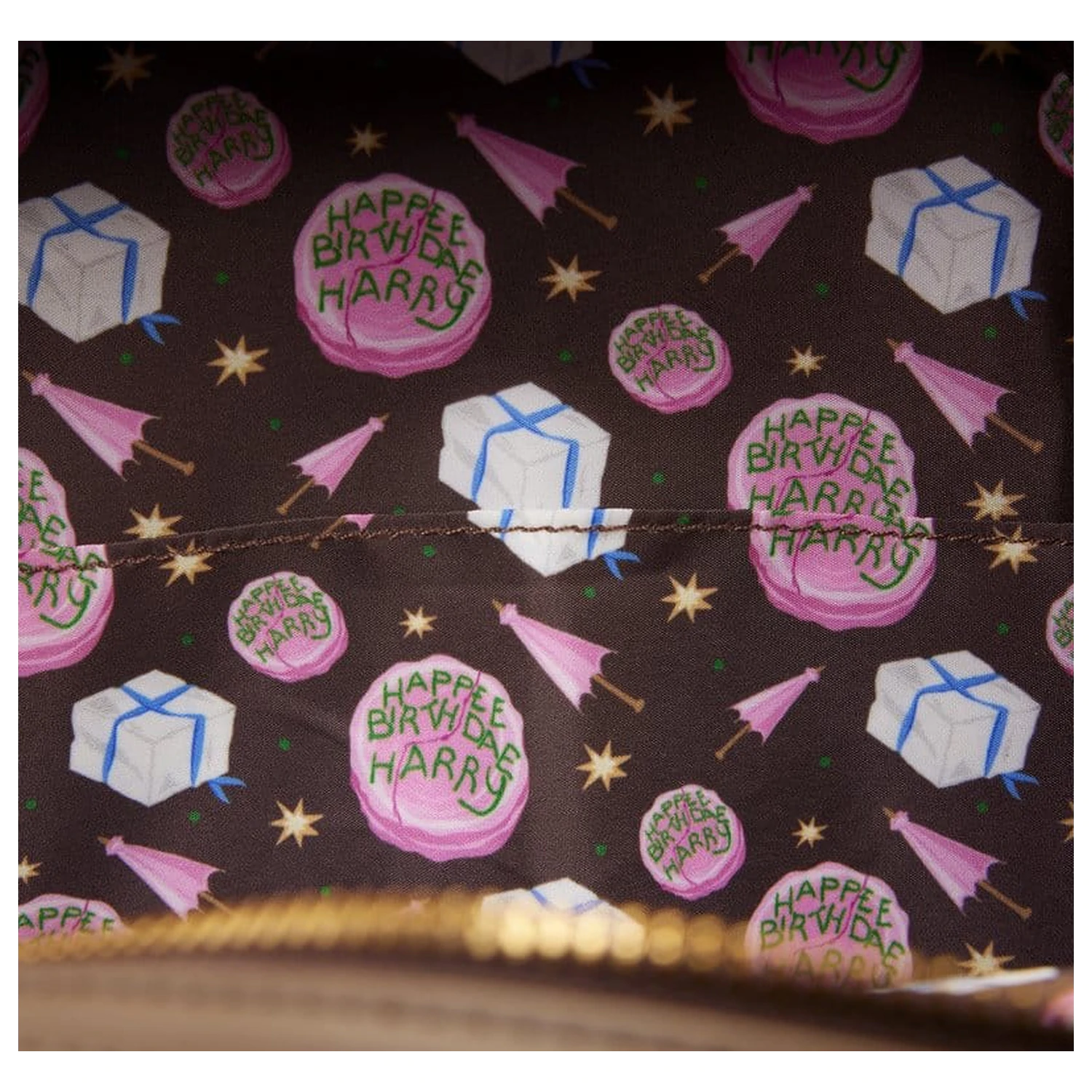 Harry Potter by Loungefly Mini nahrbtnik s torbico za kovance Hagrid Birthday Cake fotografija izdelka