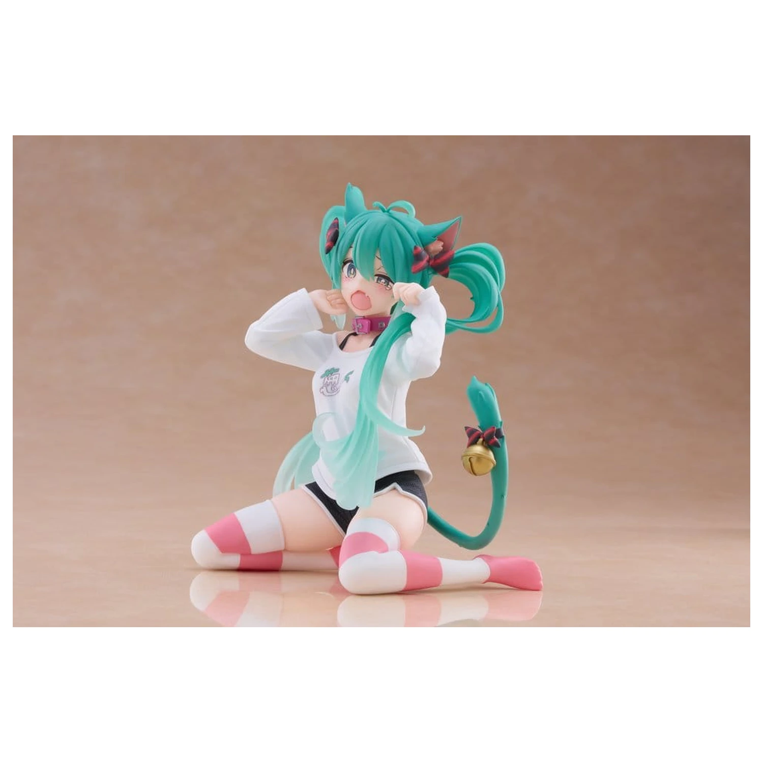Hatsune Miku PVC kip namizna ljubka figura Hatsune Miku različica z mačjimi ušesi in majico 13 cm fotografija izdelka