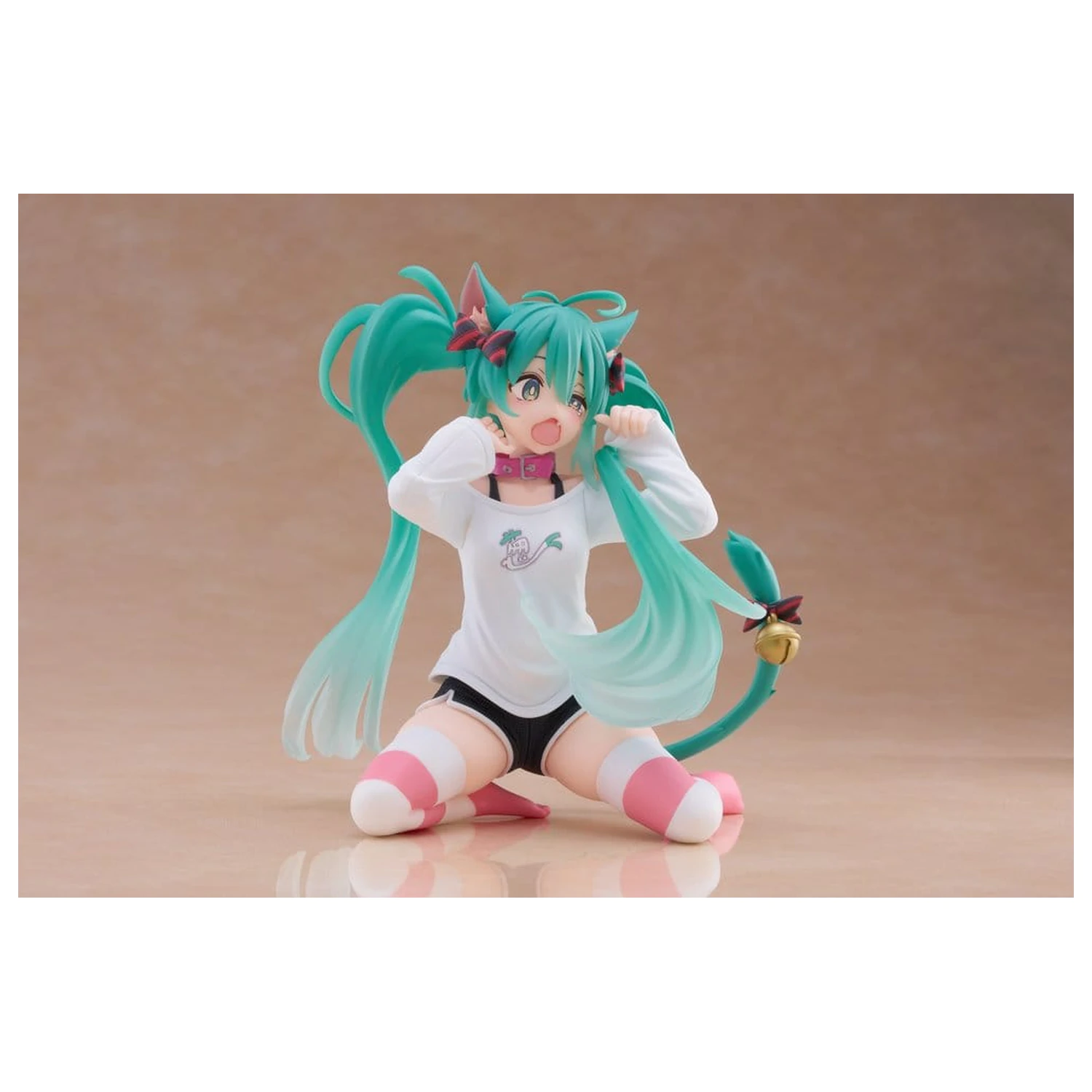 Hatsune Miku PVC kip namizna ljubka figura Hatsune Miku različica z mačjimi ušesi in majico 13 cm fotografija izdelka