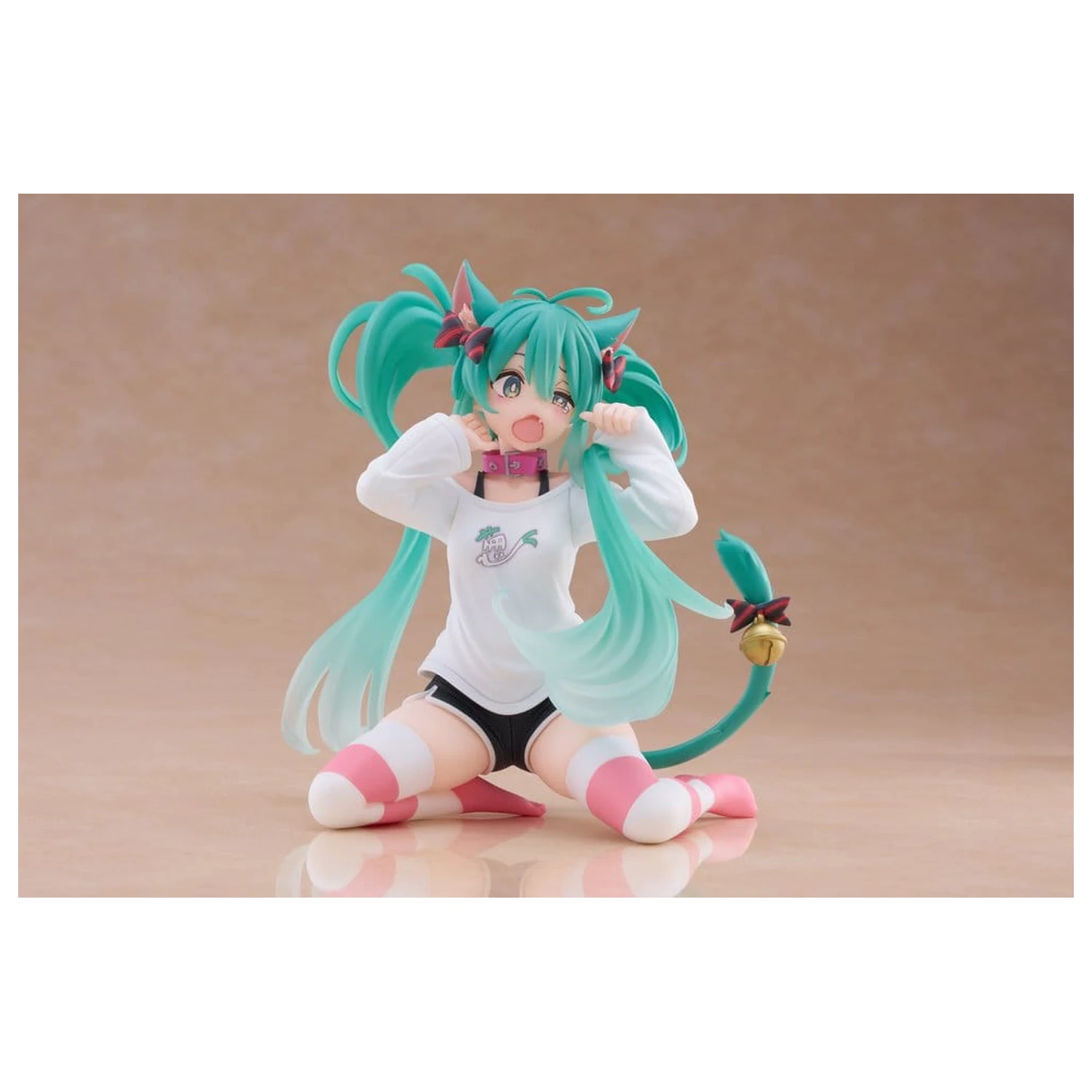 Hatsune Miku PVC kip namizna ljubka figura Hatsune Miku različica z mačjimi ušesi in majico 13 cm fotografija izdelka