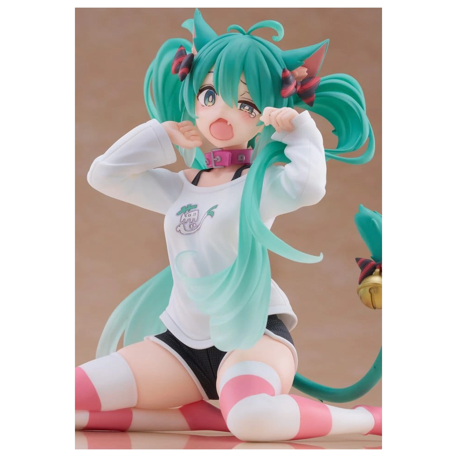 Hatsune Miku PVC kip namizna ljubka figura Hatsune Miku različica z mačjimi ušesi in majico 13 cm fotografija izdelka