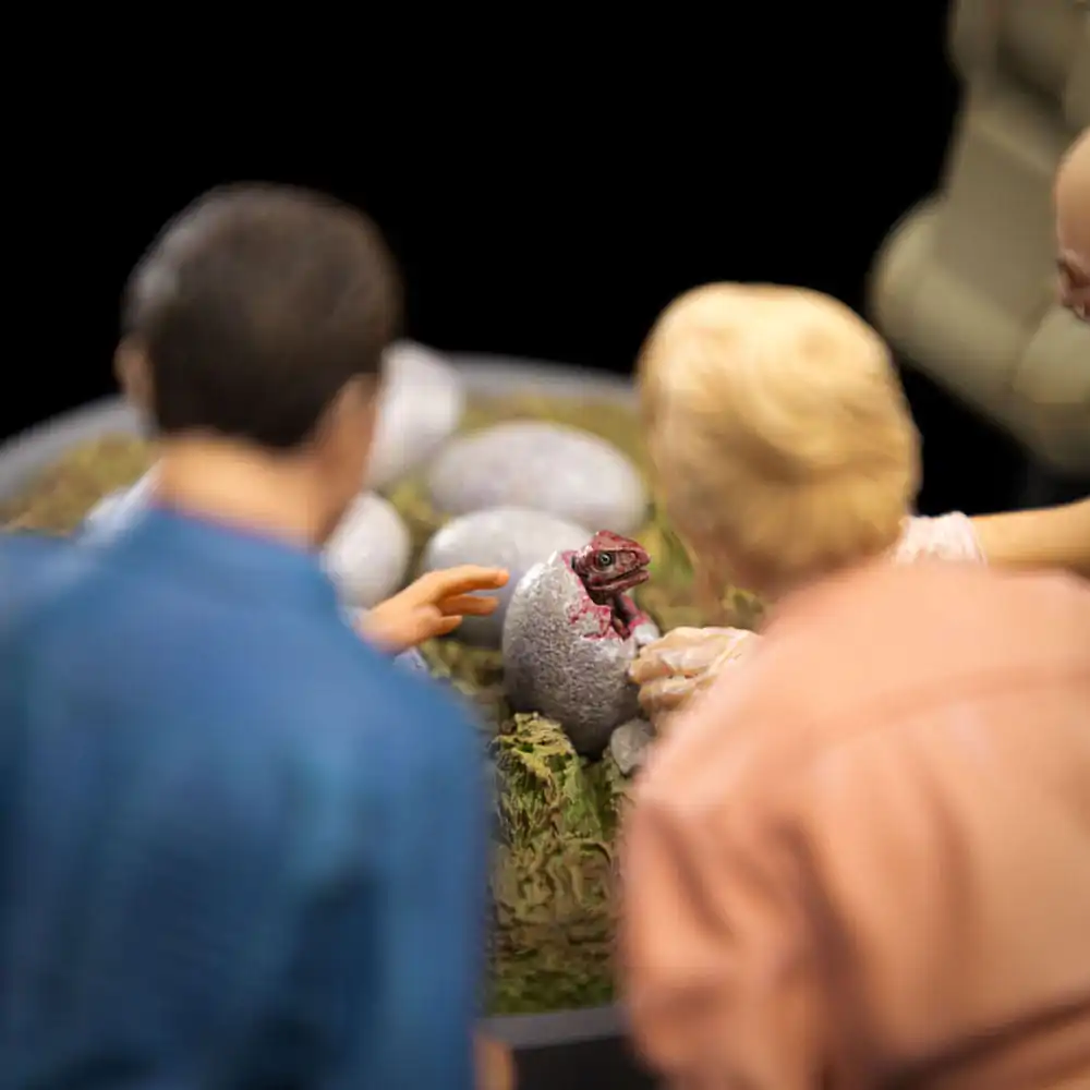 Jurassic Park Scale Statue 1/10 Dino Hatching 23 cm Kip fotografija izdelka