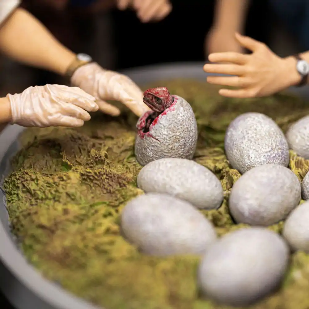 Jurassic Park Scale Statue 1/10 Dino Hatching 23 cm Kip fotografija izdelka