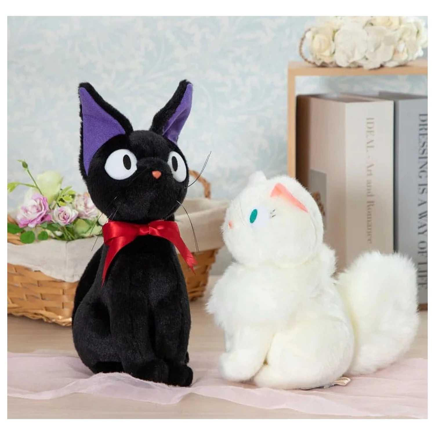 Kiki's Delivery Service Plišasta Figura Jiji Sitting M 32 cm fotografija izdelka