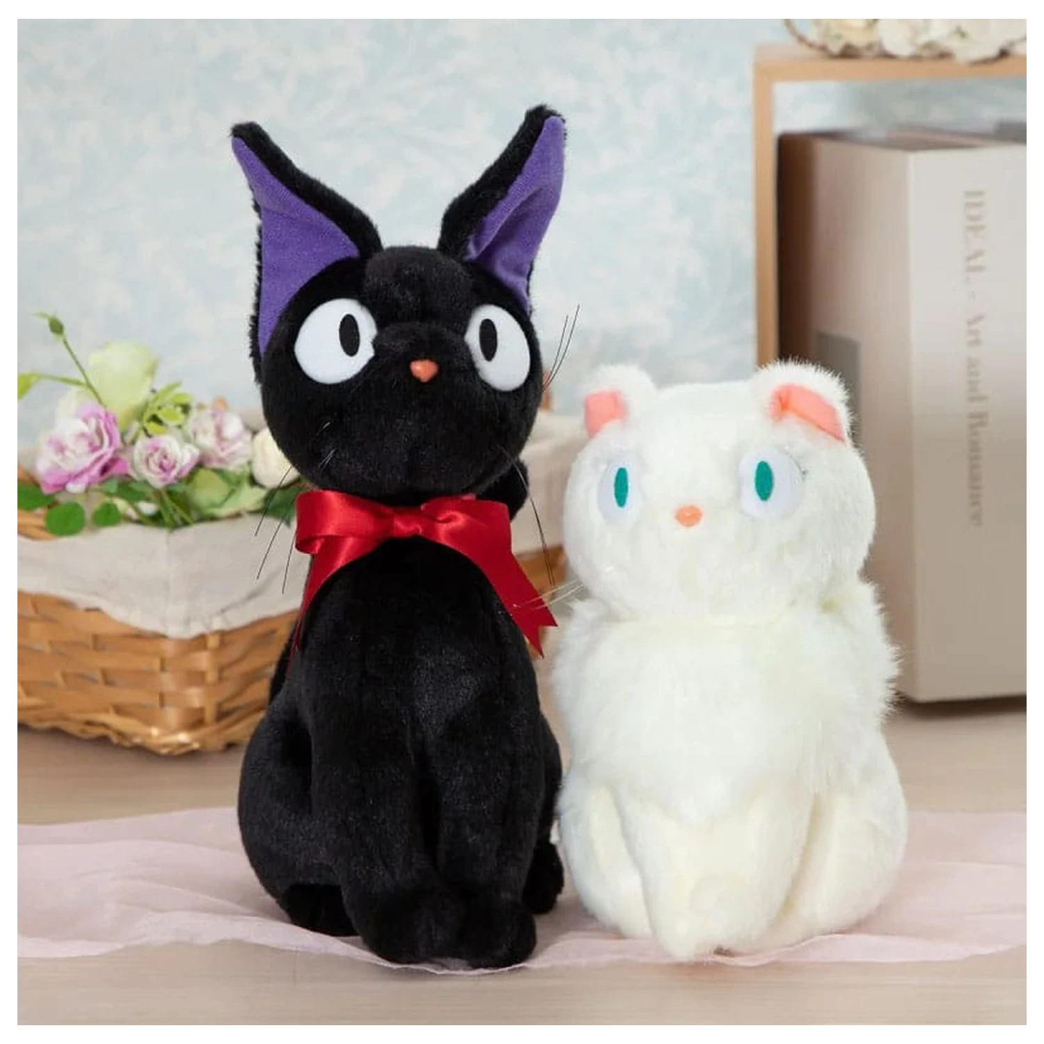 Kiki's Delivery Service Plišasta Figura Jiji Sitting M 32 cm fotografija izdelka