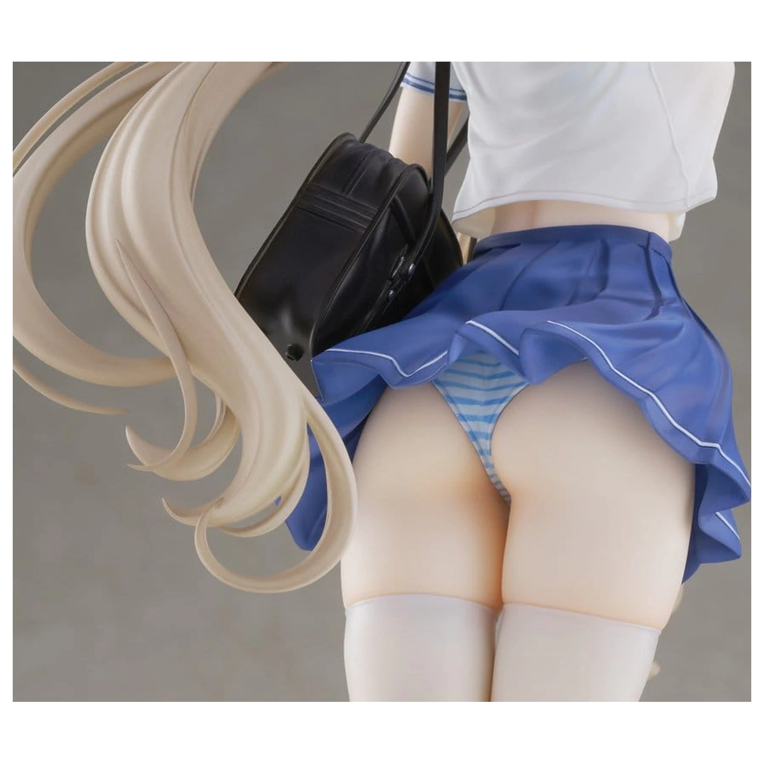 KoiKoi Sakura PVC figura 1/6 Momoko Uniform Ver. 27 cm fotografija izdelka