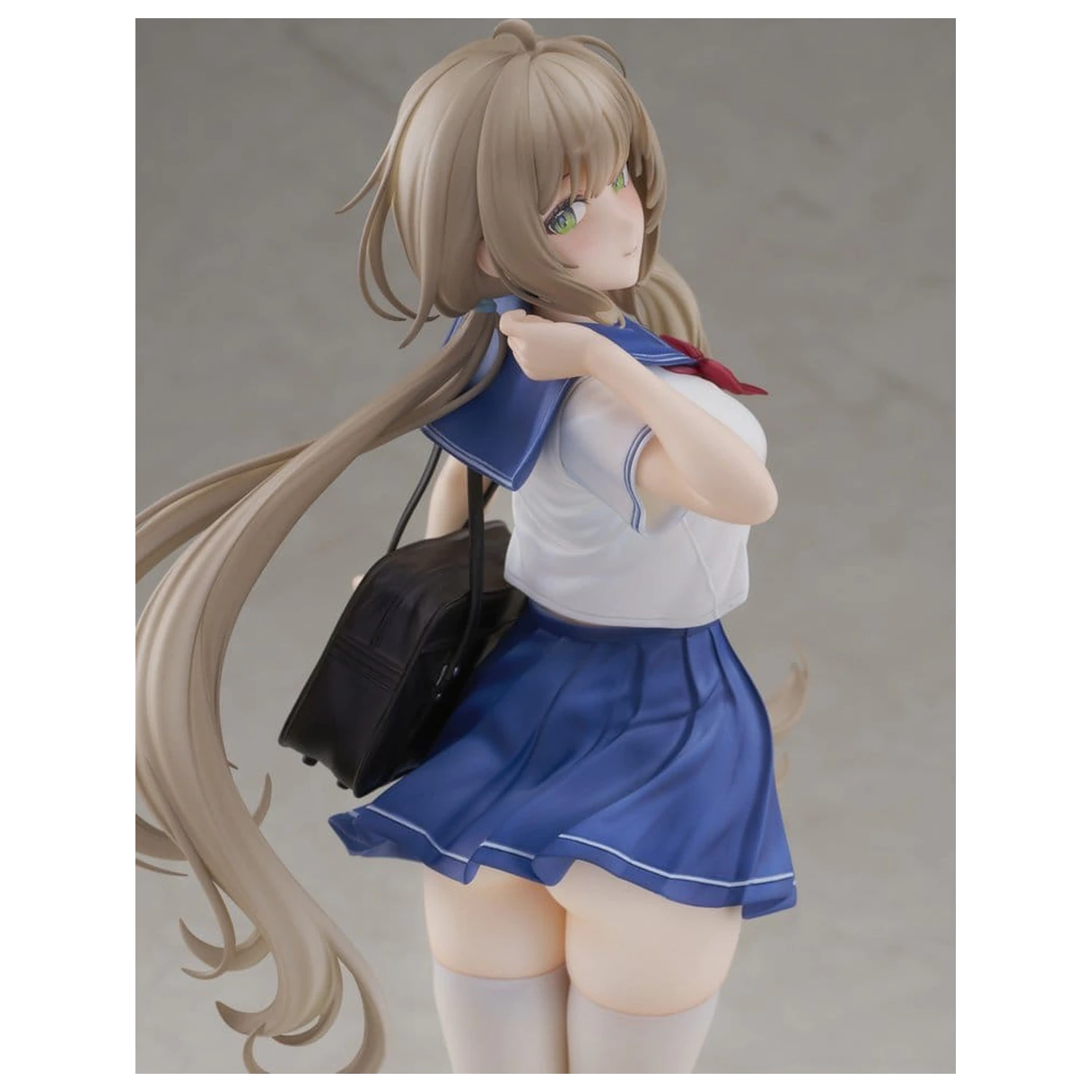 KoiKoi Sakura PVC figura 1/6 Momoko Uniform Ver. 27 cm fotografija izdelka