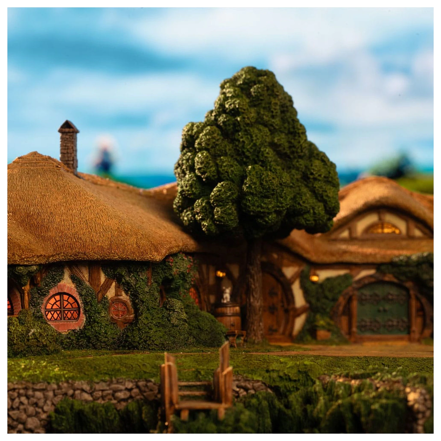 Lord of the Rings Kip The Green Dragon Inn fotografija izdelka