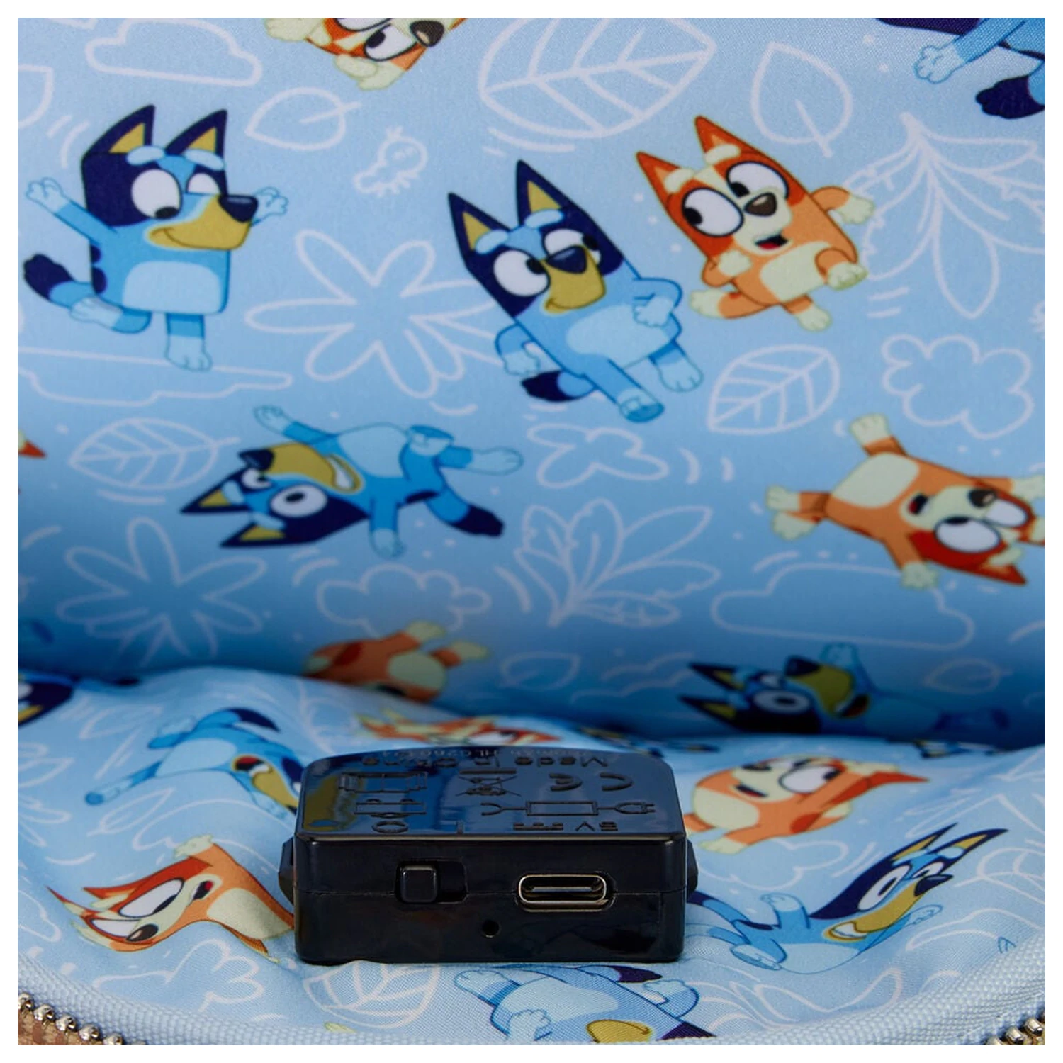 Loungefly Bluey nahrbtnik 26 cm fotografija izdelka