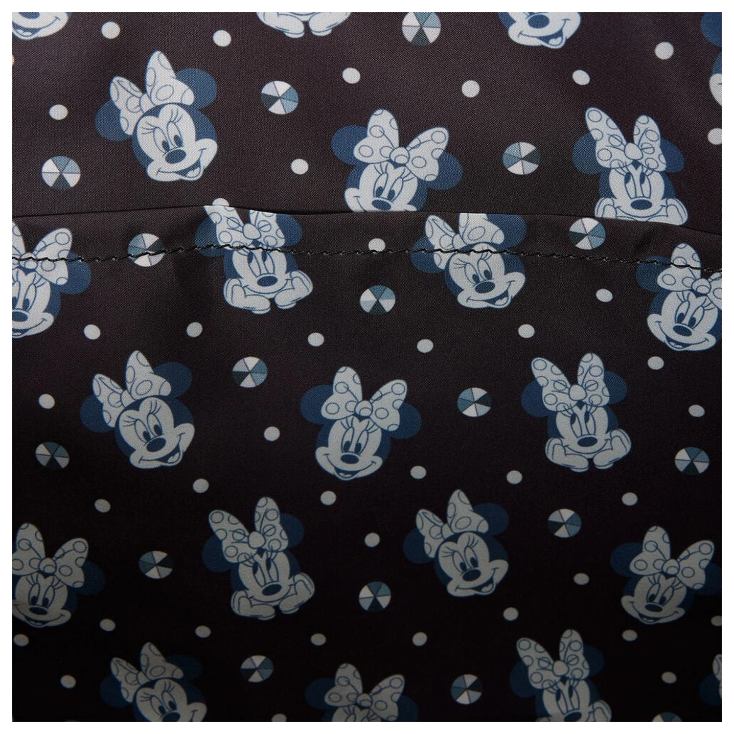 Loungefly Disney Minnie torba za na ramo z zakovicami in verigami fotografija izdelka
