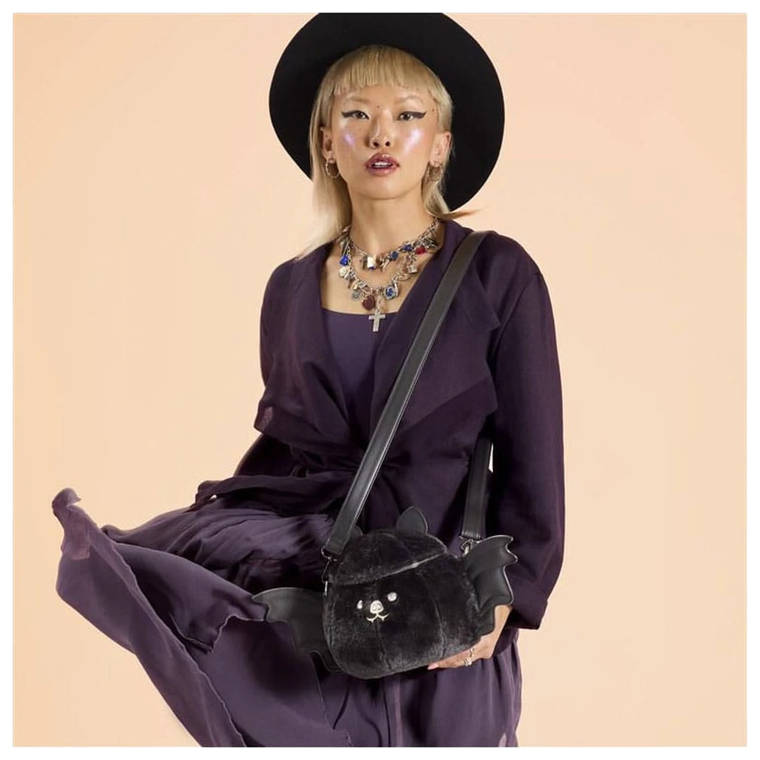 Loungefly Crossbody figuralna torba Netopir fotografija izdelka