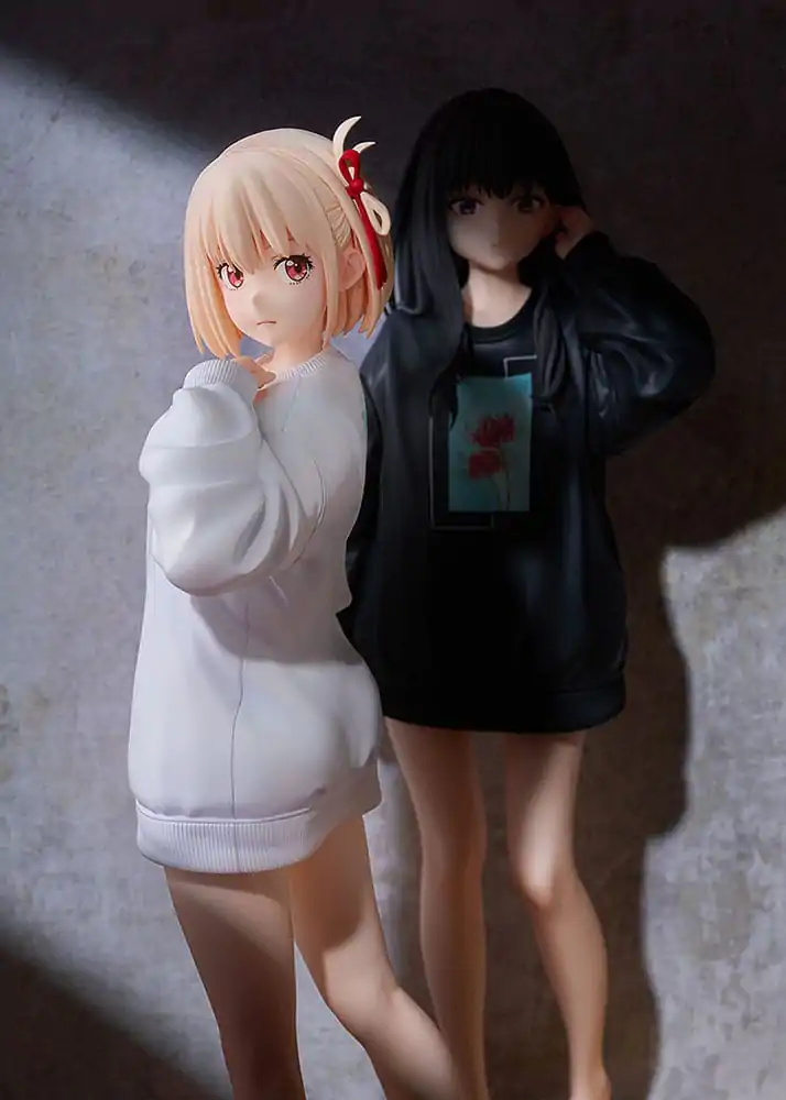 Lycoris Recoil PVC Kip 1/7 Chisato Nishikigi: Oversized Sweatshirt Ver. 25 cm fotografija izdelka