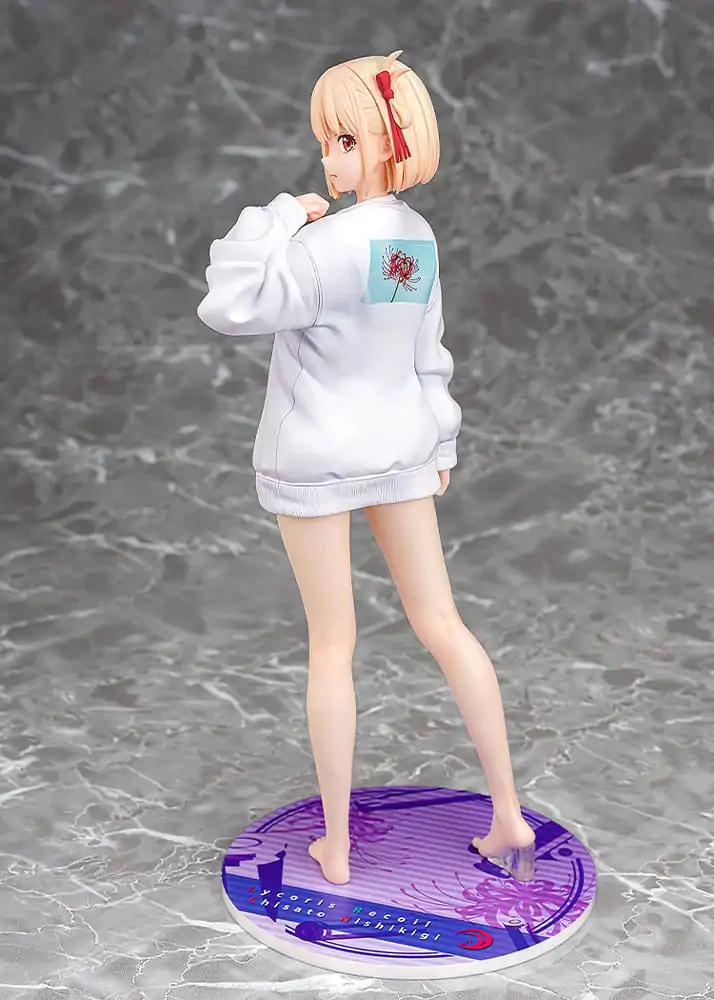 Lycoris Recoil PVC Kip 1/7 Chisato Nishikigi: Oversized Sweatshirt Ver. 25 cm fotografija izdelka
