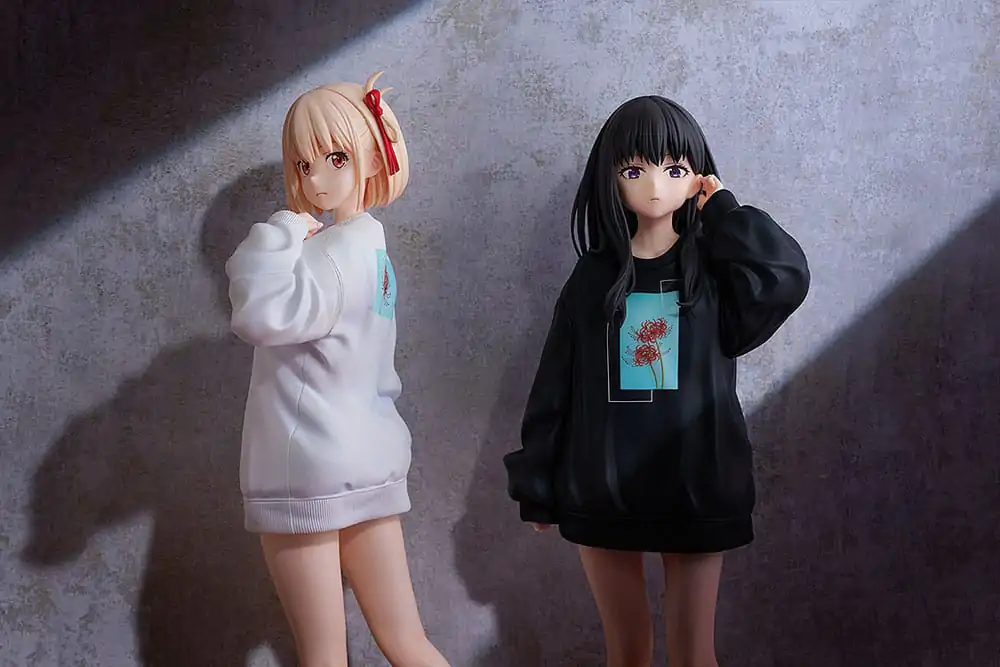 Lycoris Recoil PVC Kip 1/7 Chisato Nishikigi: Oversized Sweatshirt Ver. 25 cm fotografija izdelka