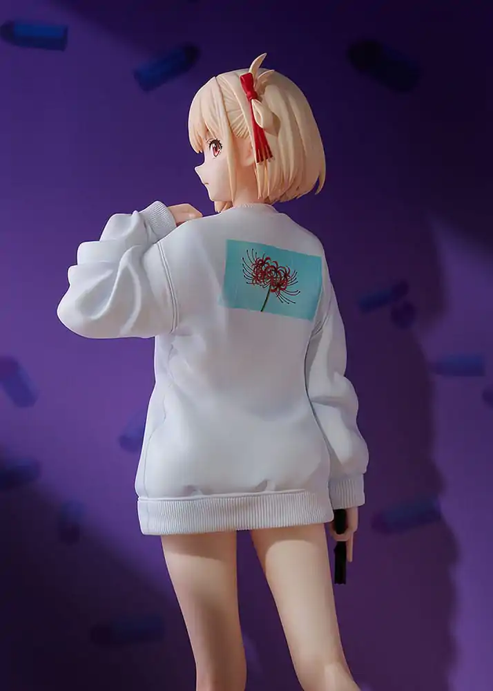 Lycoris Recoil PVC Kip 1/7 Chisato Nishikigi: Oversized Sweatshirt Ver. 25 cm fotografija izdelka