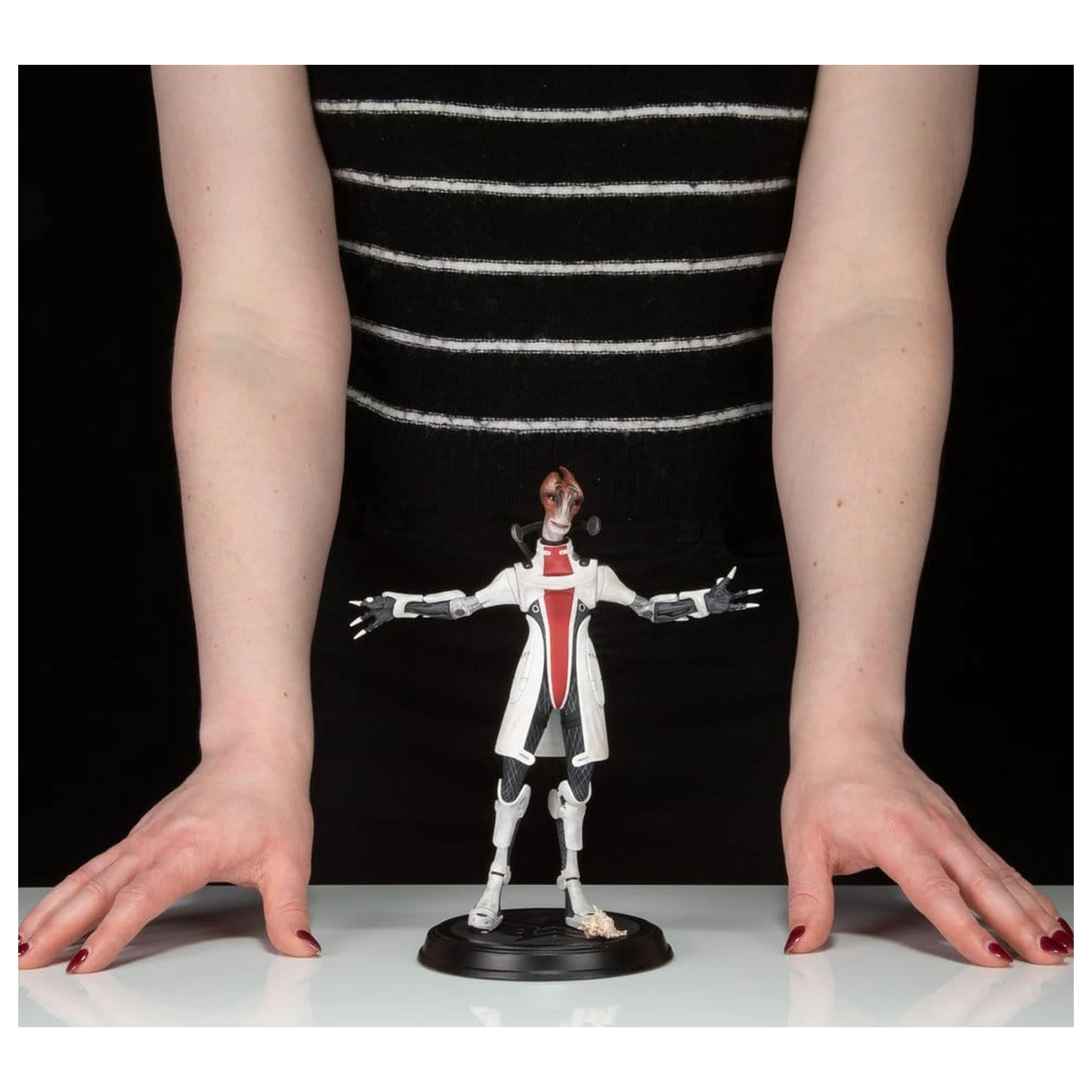 Mass Effect PVC figura Mordin Solus 23 cm fotografija izdelka