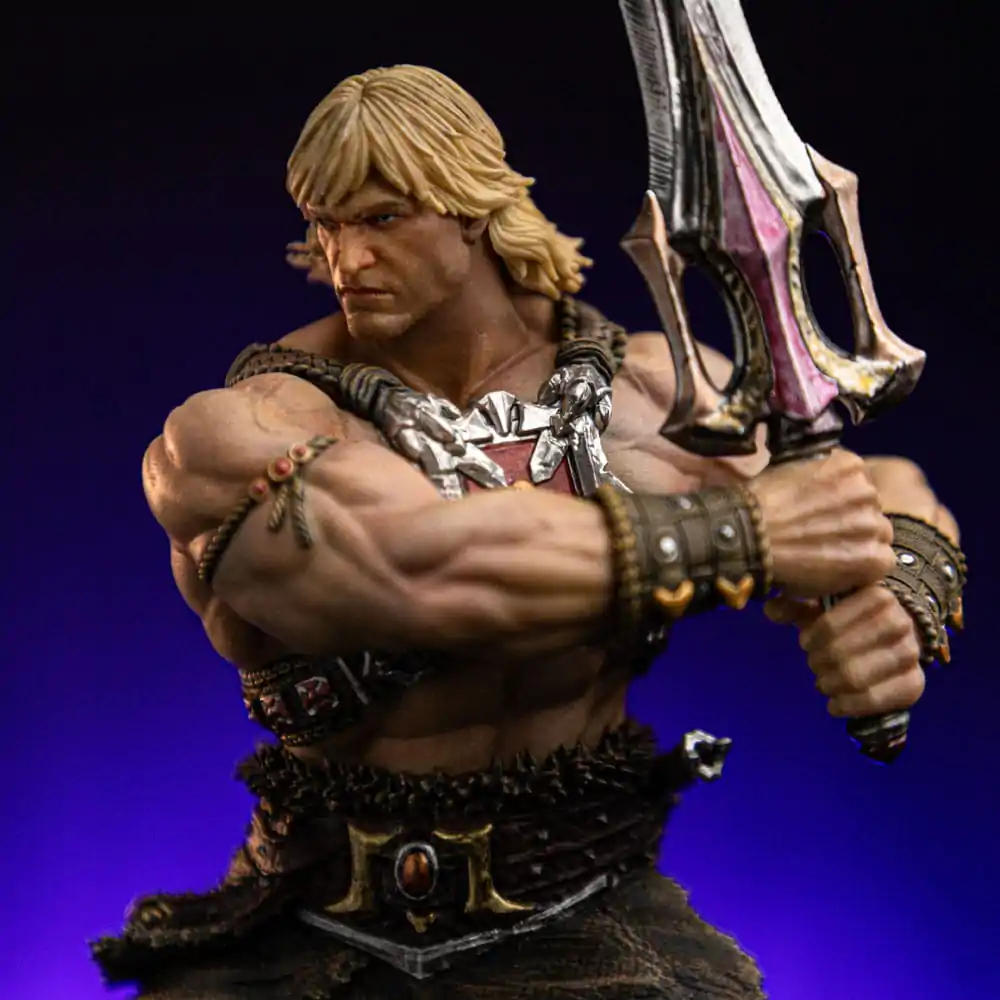 Masters of the Universe Deluxe umetniška lestvica Statue 1/10 He-Man Unleashed 34 cm fotografija izdelka