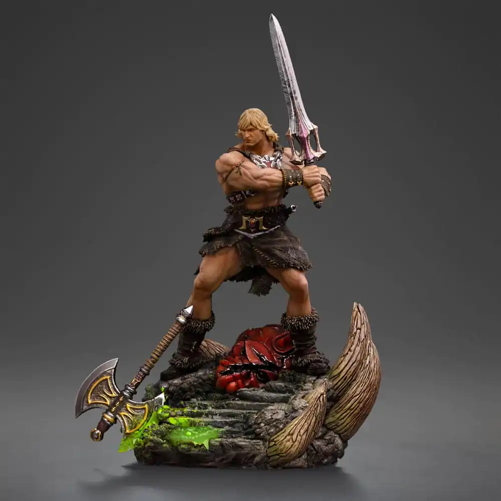 Masters of the Universe Deluxe umetniška lestvica Statue 1/10 He-Man Unleashed 34 cm fotografija izdelka