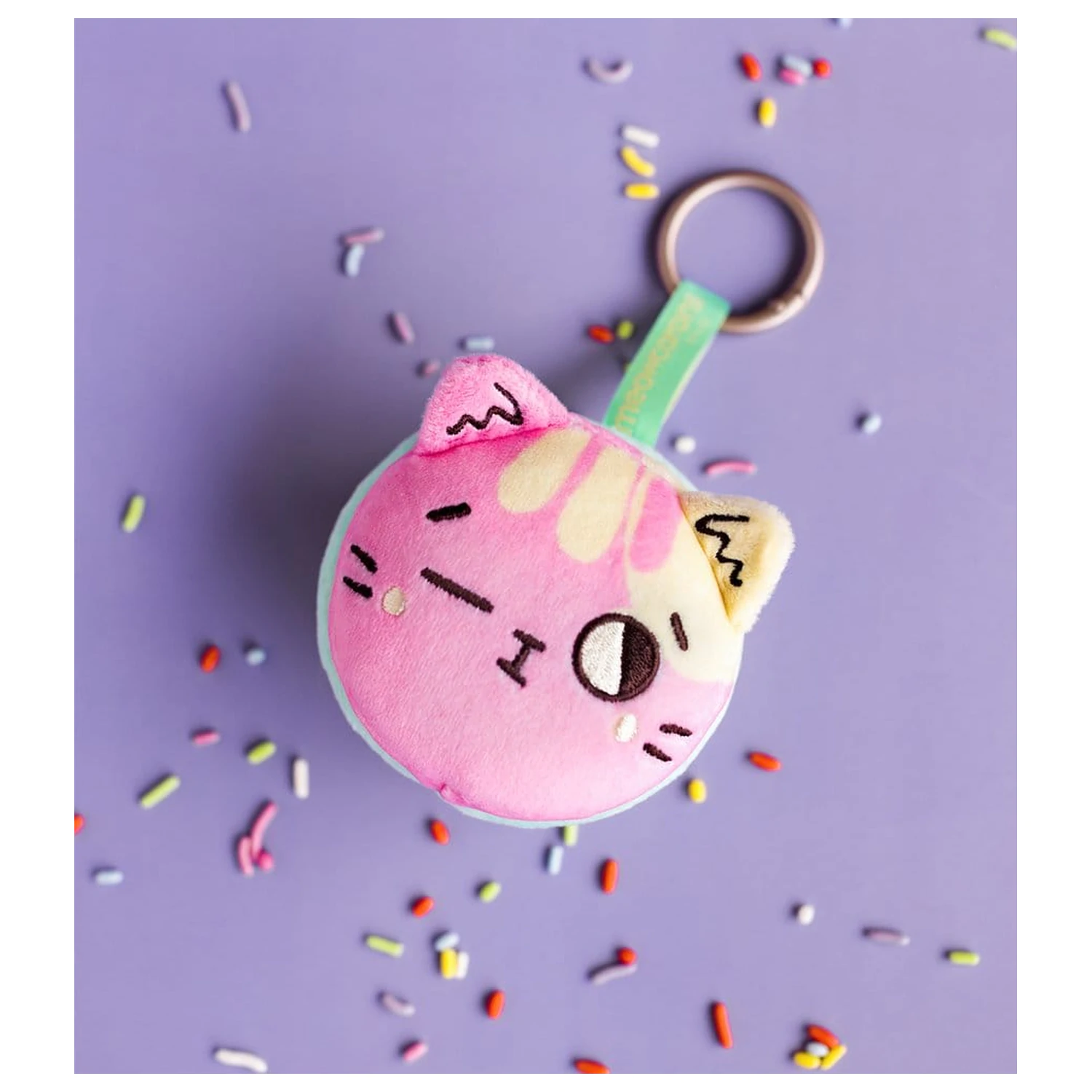Meowcaron Plush Bag Charm Wink 7 cm fotografija izdelka