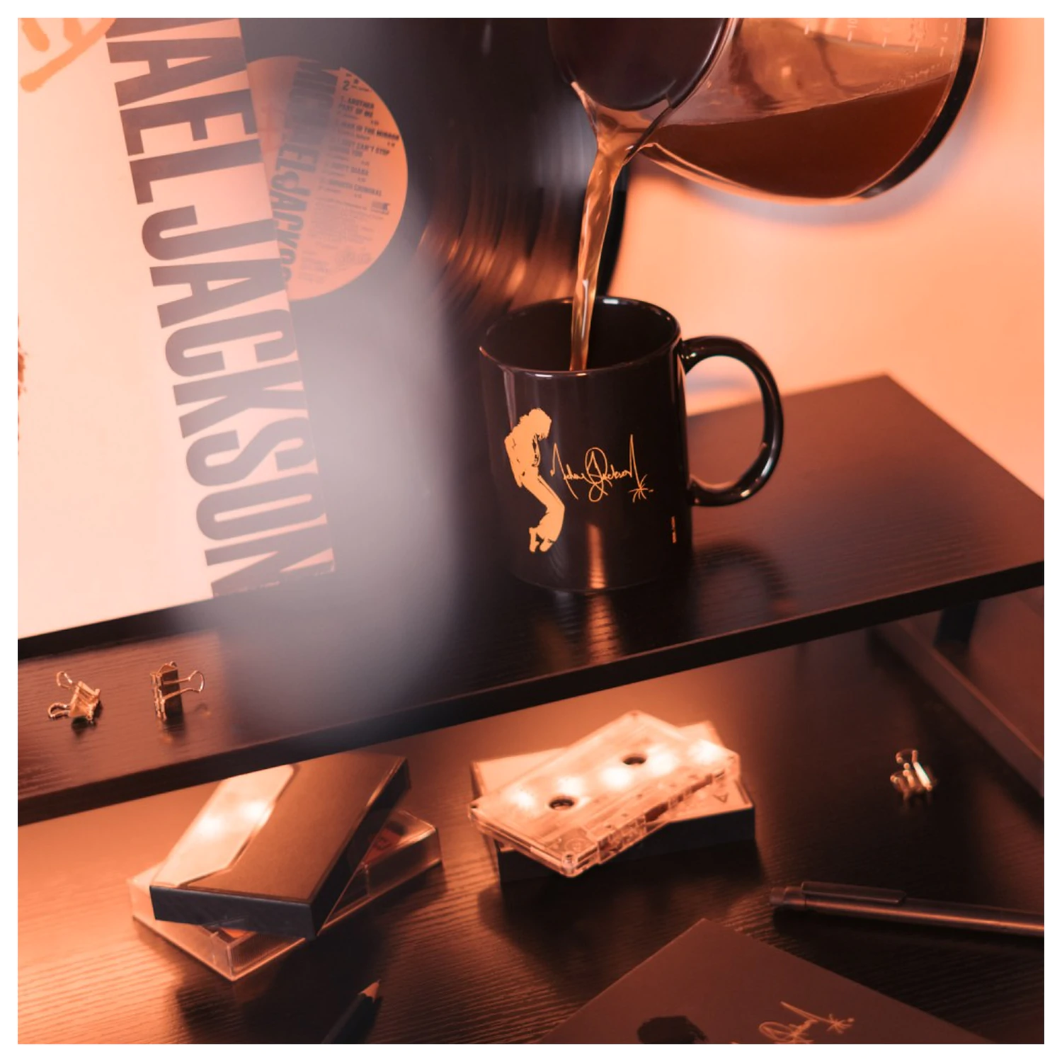 Michael Jackson Mug King of Pop Black 350 ml skodelica fotografija izdelka
