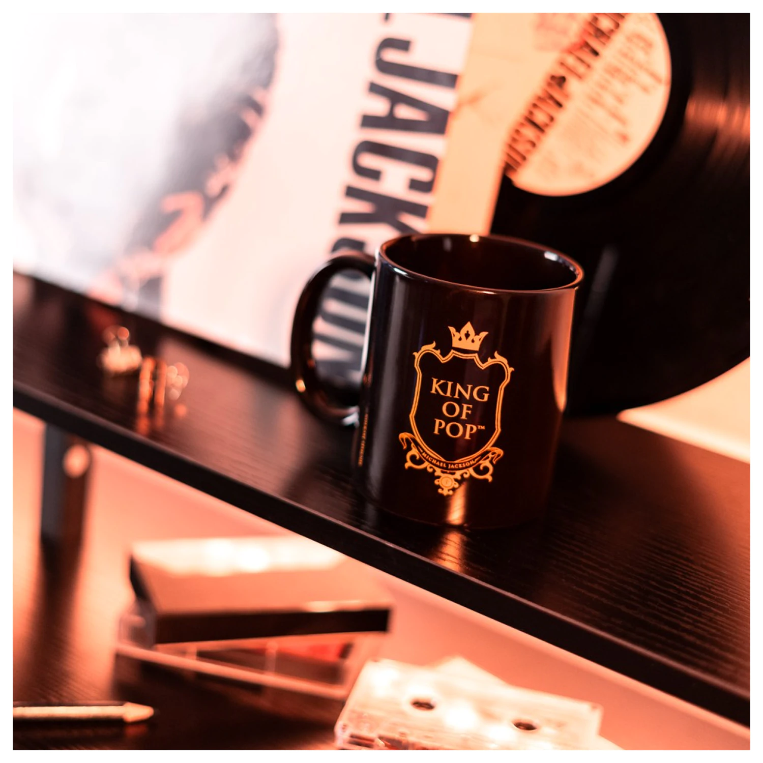 Michael Jackson Mug King of Pop Black 350 ml skodelica fotografija izdelka
