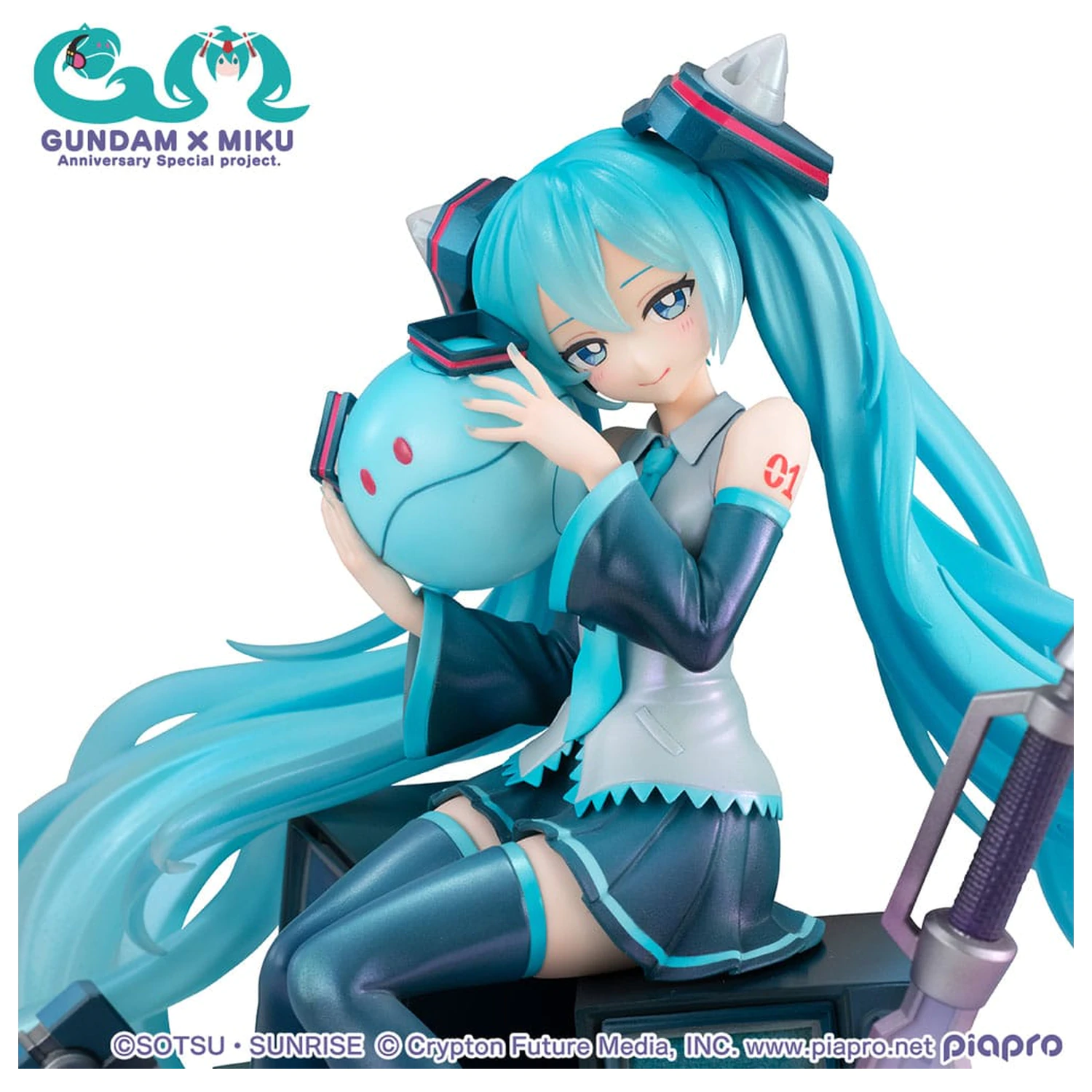Mobile Suit Gundam x Hatsune Miku Lucrea PVC kip Hatsune Miku x OO Gundam 45. obletnica 17 cm fotografija izdelka