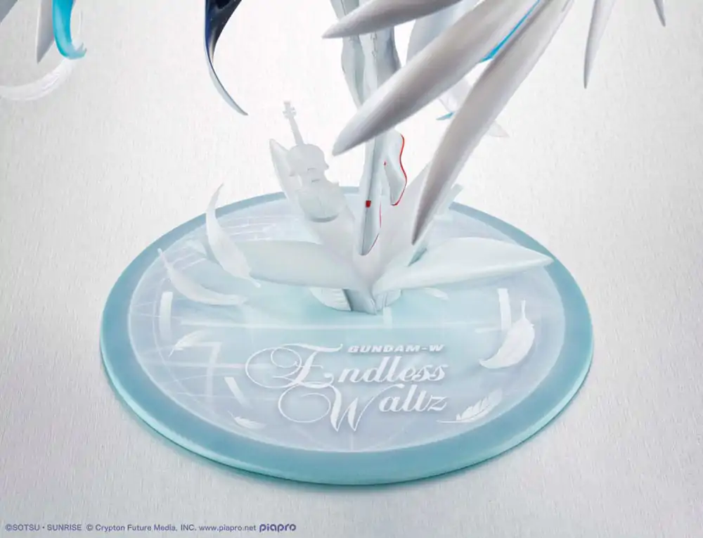 Mobile Suit Gundam x Hatsune Miku Lucrea PVC kip Hatsune Miku x Wing Gundam Zero EW 45th Anniversary 27 cm fotografija izdelka