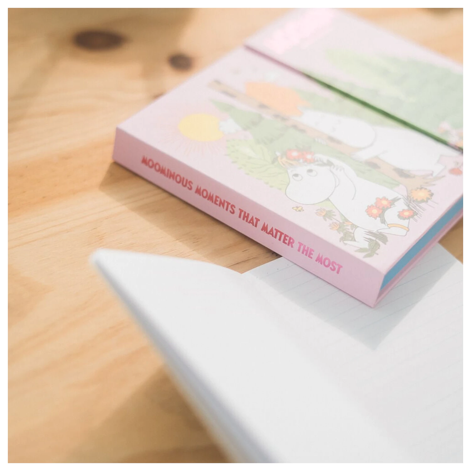 Moomin tedenski planer z listki za zapiske fotografija izdelka