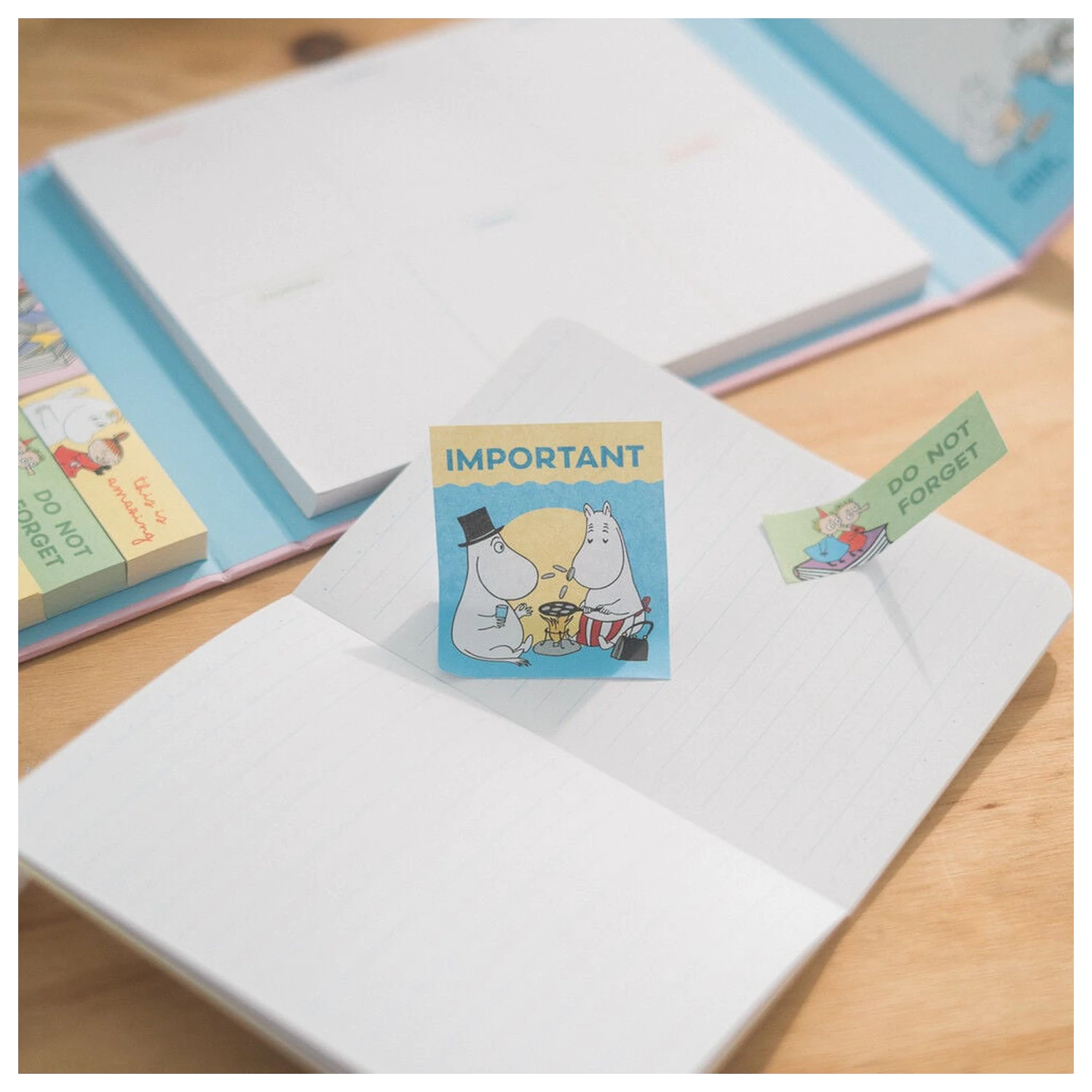 Moomin tedenski planer z listki za zapiske fotografija izdelka