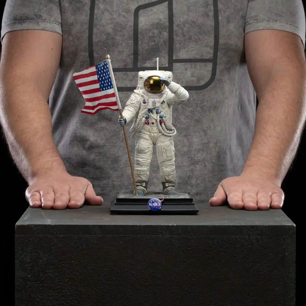 NASA Art Scale Kip 1/10 Apollo 11 Astronaut 23 cm fotografija izdelka