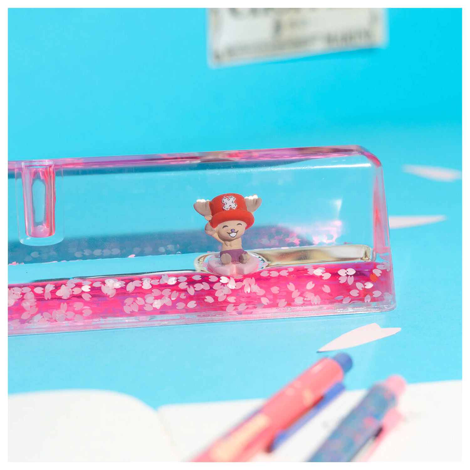 One Piece Chopper set svinčnika, peresa in akrilnega stojala fotografija izdelka