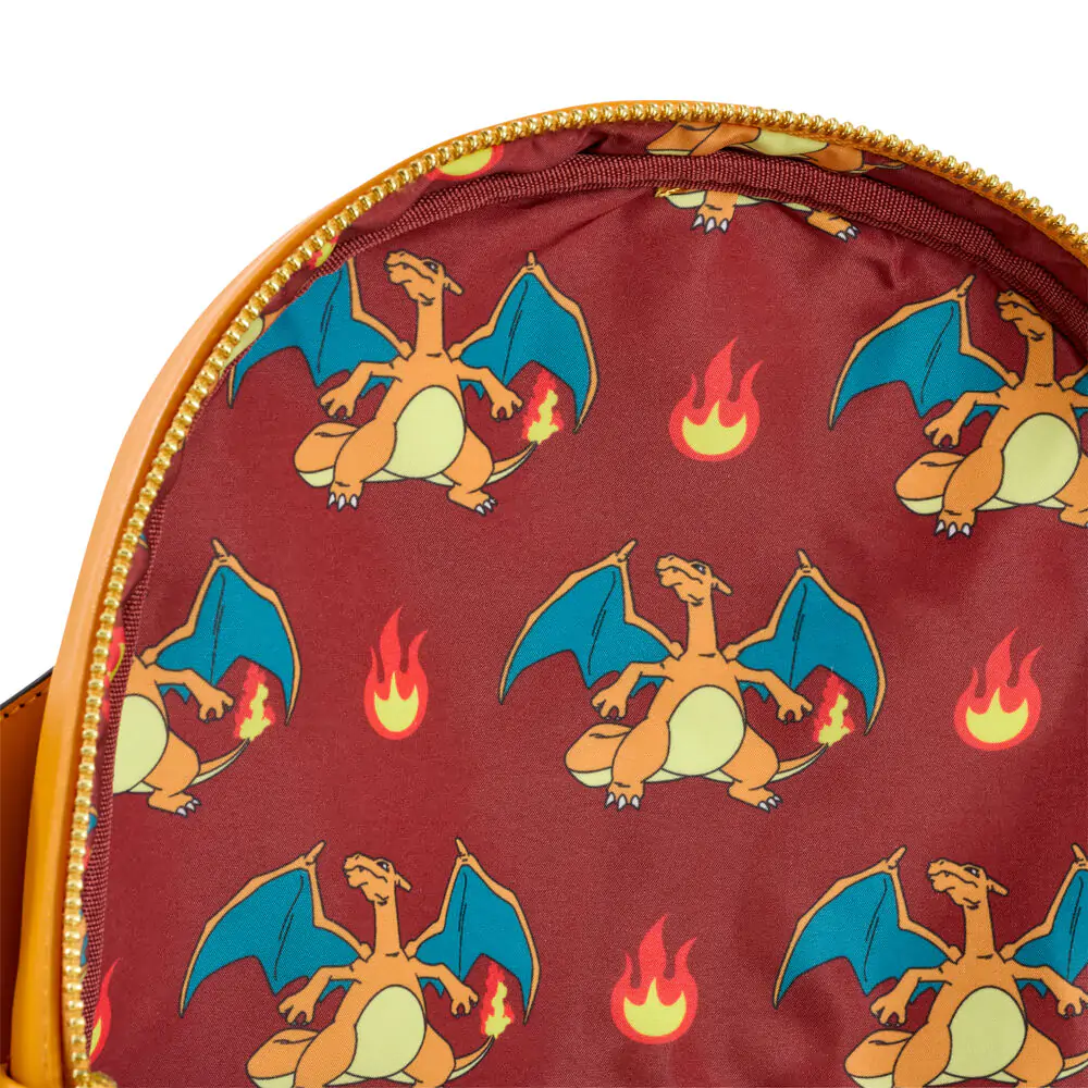 Pokemon Charizard nahrbtnik fotografija izdelka