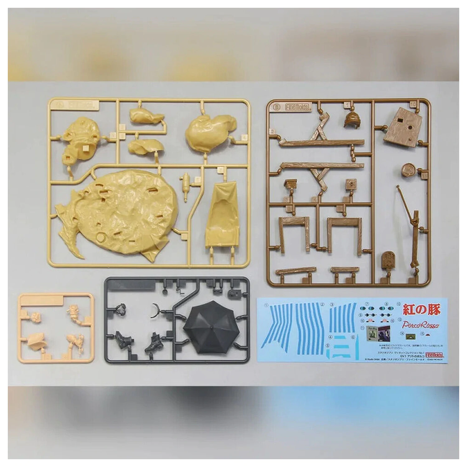 Porco Rosso - Porco v svojem skrivališču komplet modelov fotografija izdelka
