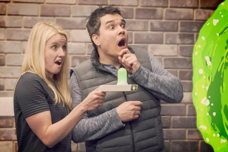 Rick and Morty vinilna igrača z zvokom in svetleča Portal Gun fotografija izdelka