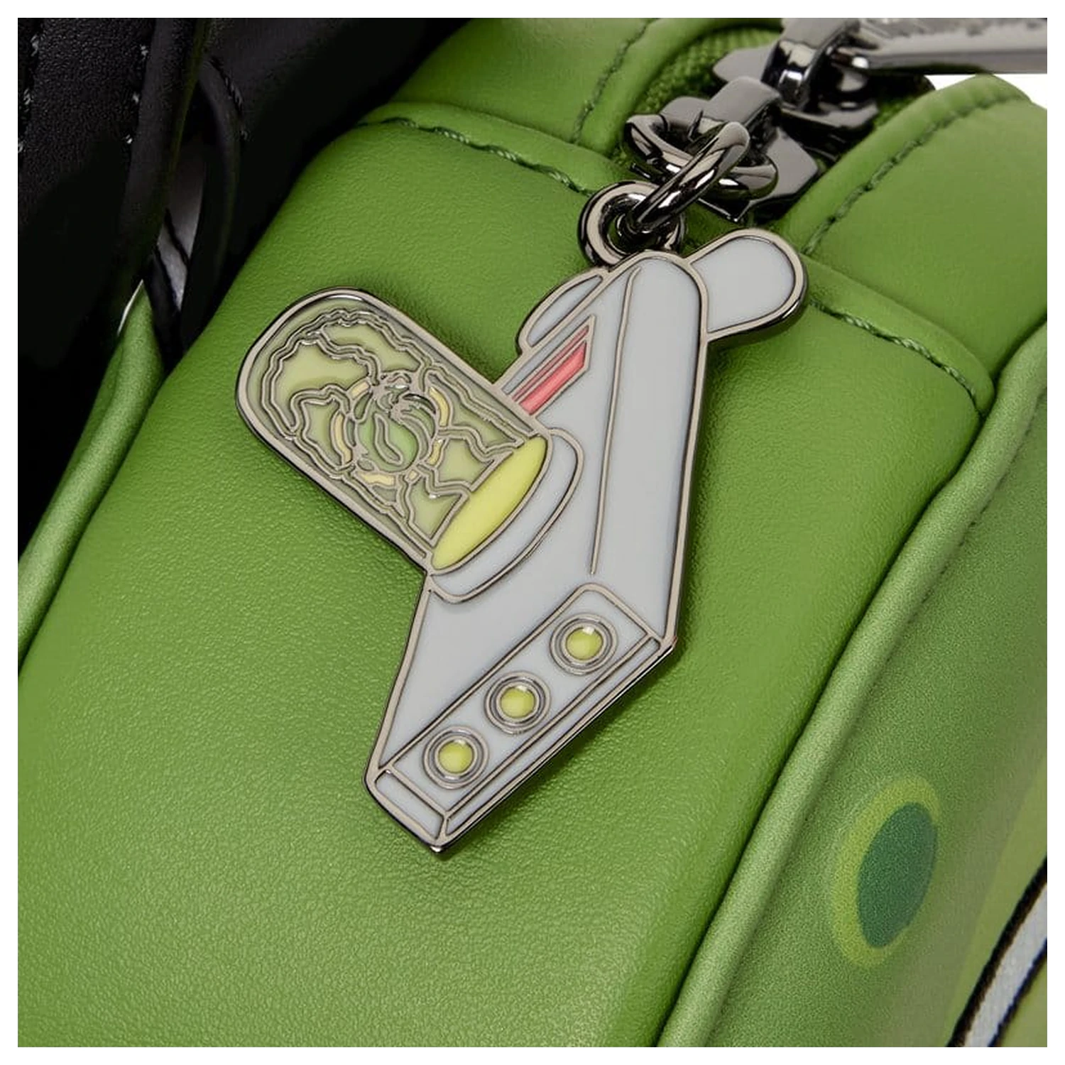 Rick and Morty by Loungefly Sling Bag Pickle Rick fotografija izdelka