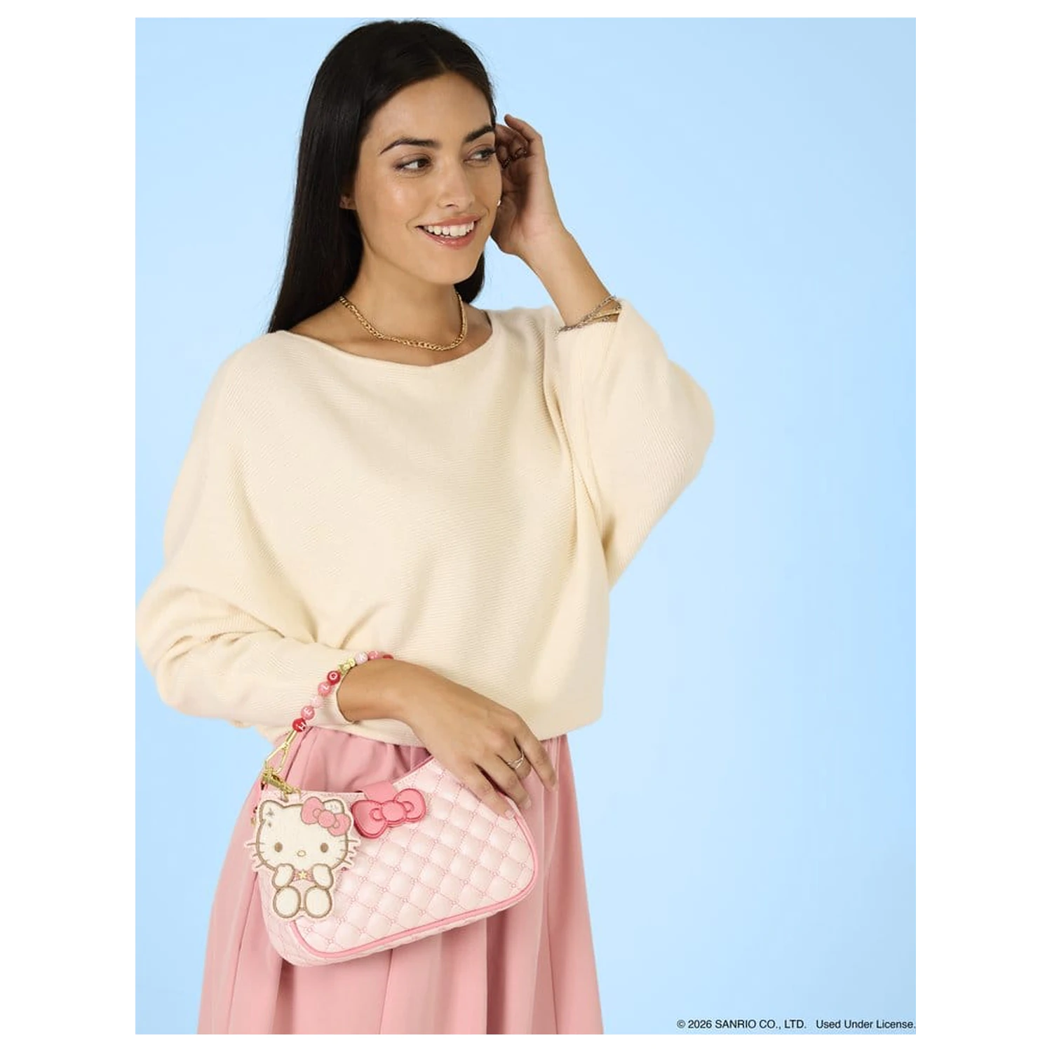 Sanrio by Loungefly torbica za nošenje preko telesa s perlastim ročajem in obeskom za torbo Hello Kitty Quilted fotografija izdelka