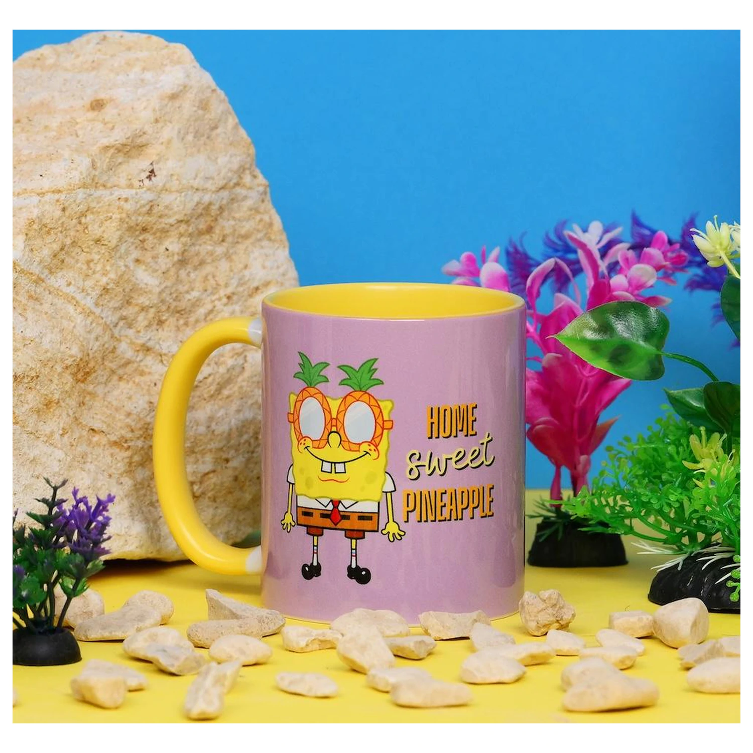 SpongeBob Home Sweet Pineapple notranje barvana skodelica 325 ml fotografija izdelka
