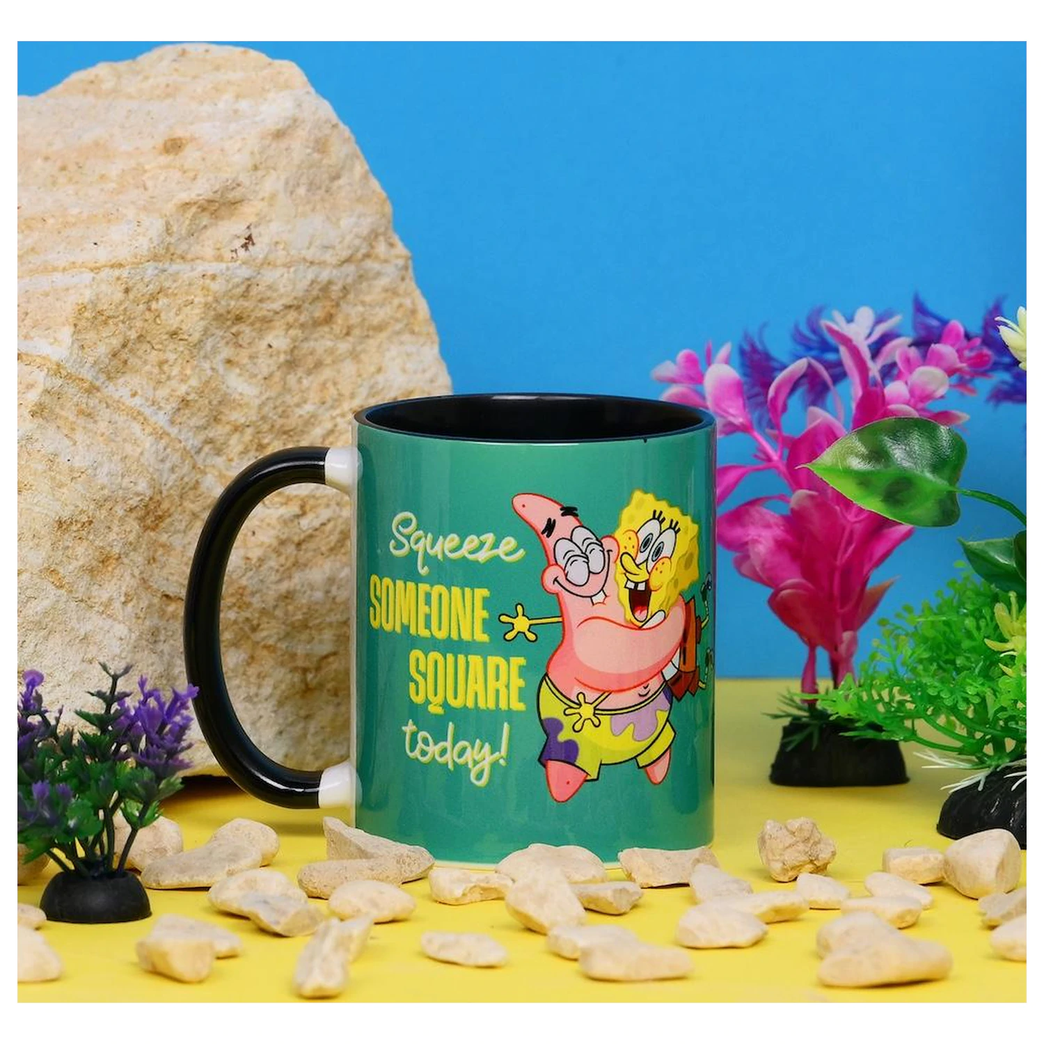 SpongeBob Hug Inner Colored Lonček 325 ml fotografija izdelka