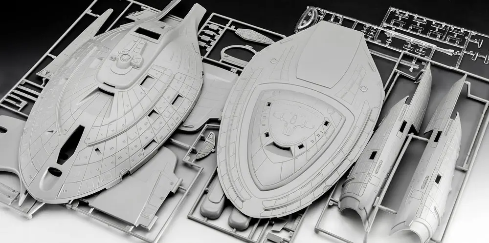 Star Trek Komplet modela 1/670 U.S.S. Voyager 51 cm fotografija izdelka