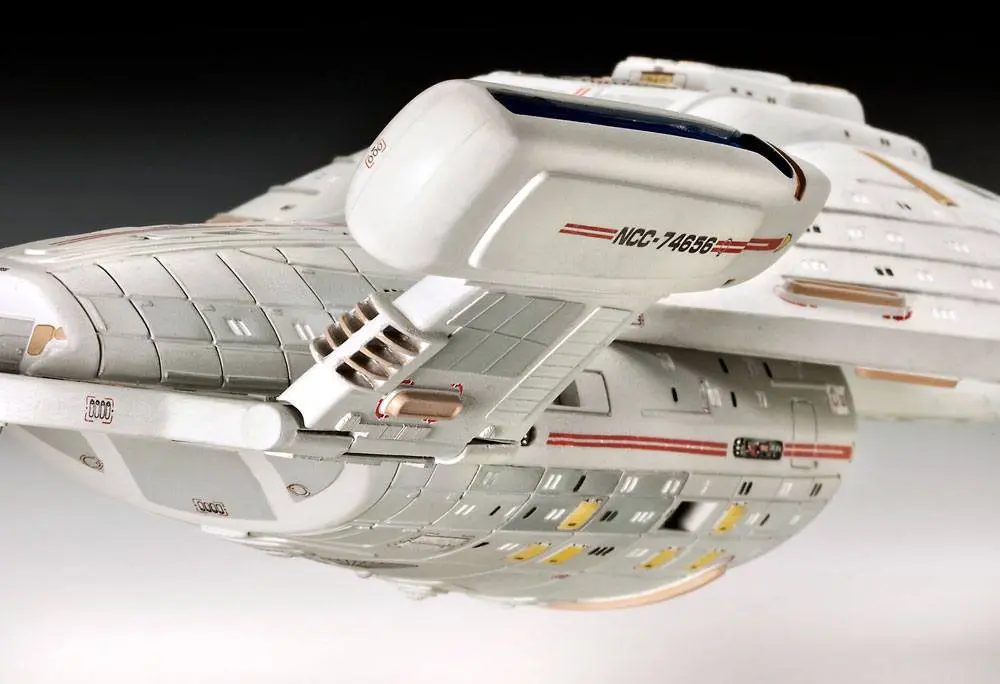 Star Trek Komplet modela 1/670 U.S.S. Voyager 51 cm fotografija izdelka