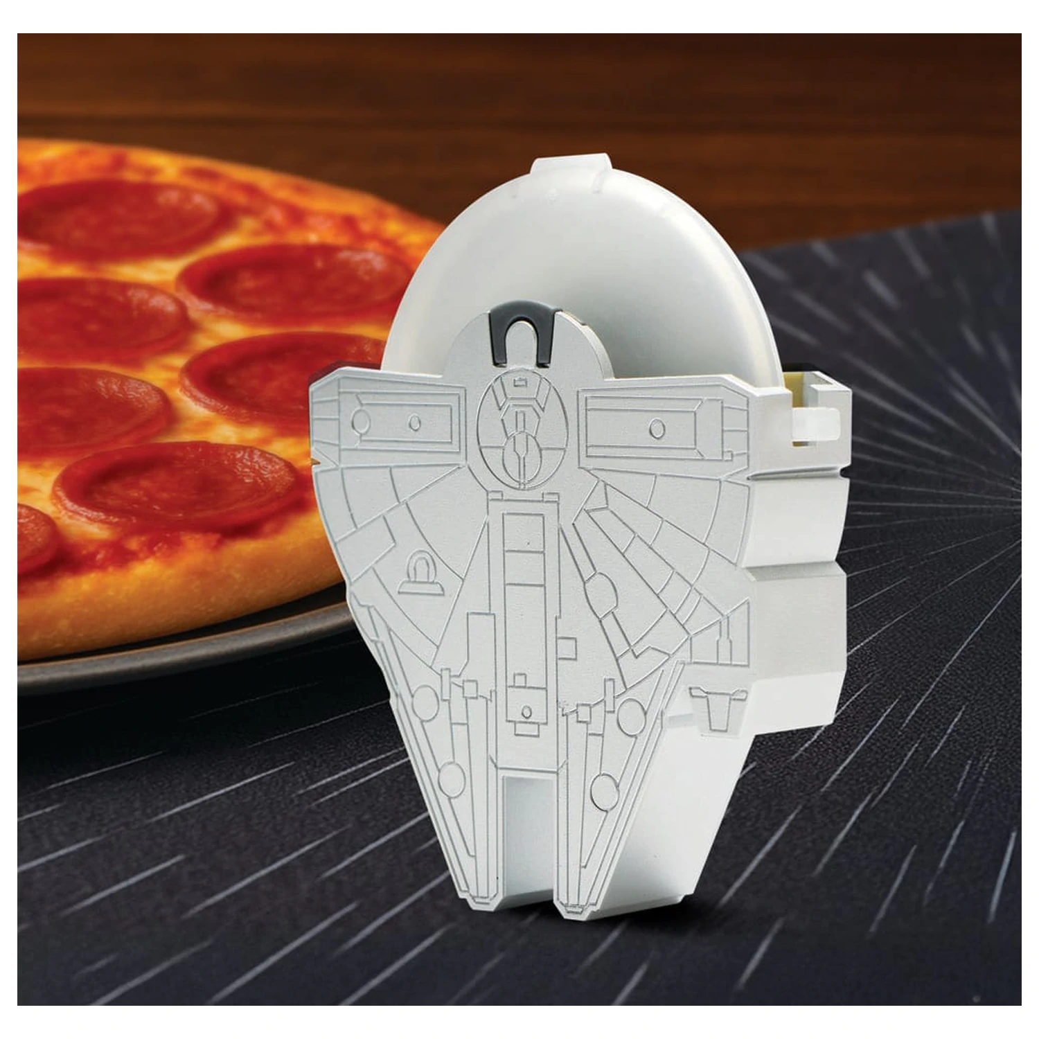 Star Wars Pizza rezalnik Millennium Falcon fotografija izdelka