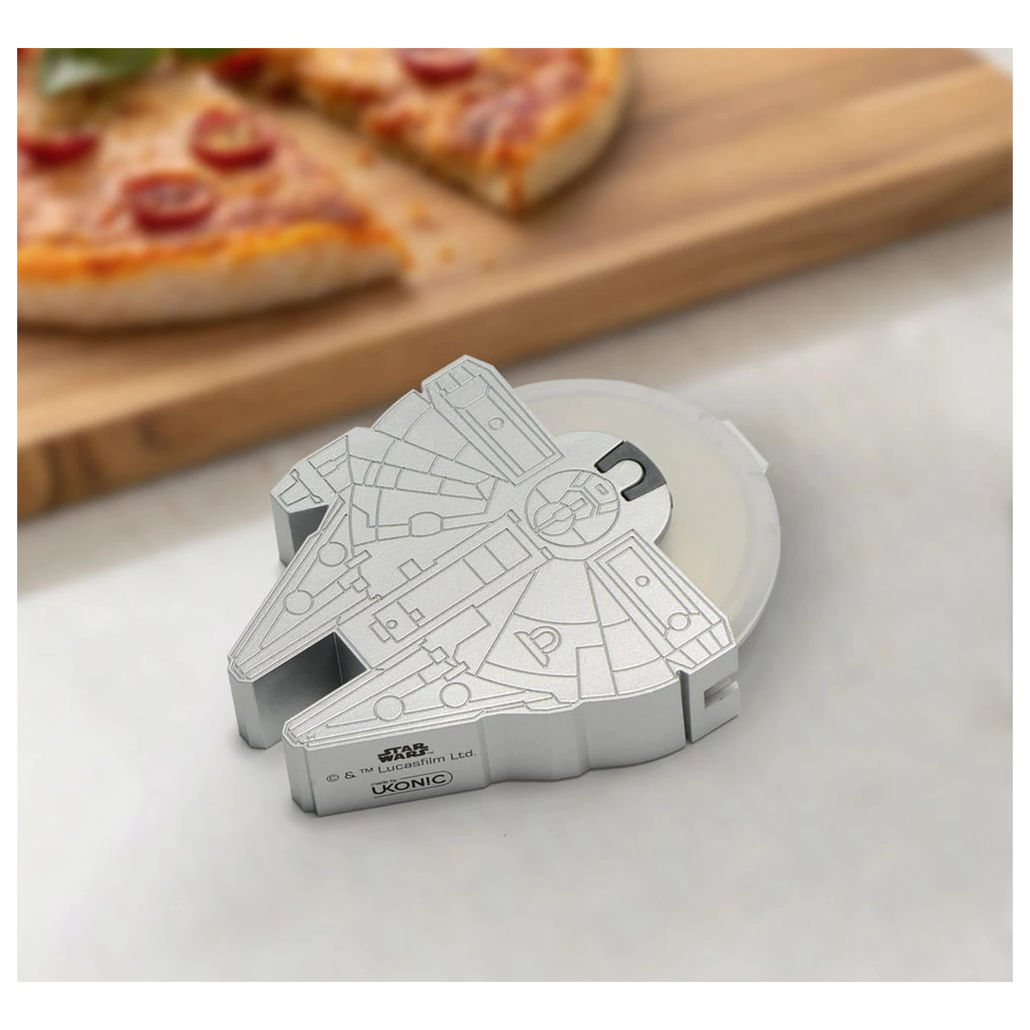 Star Wars Pizza rezalnik Millennium Falcon fotografija izdelka