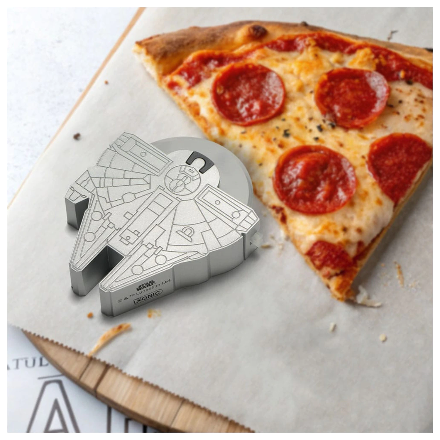 Star Wars Pizza rezalnik Millennium Falcon fotografija izdelka