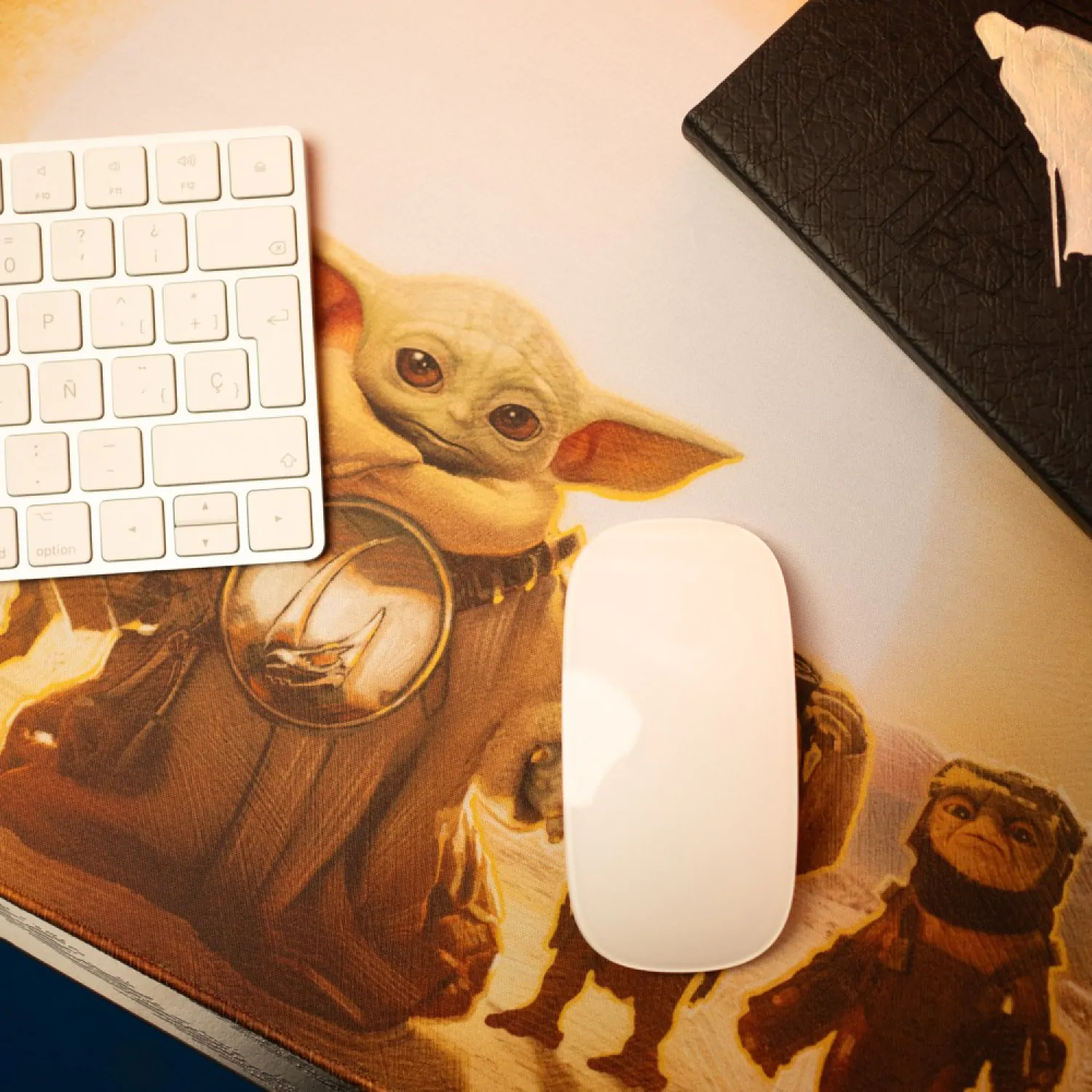 Star Wars: The Mandalorian and Grogu XL podloga za miško 80 x 35 cm fotografija izdelka