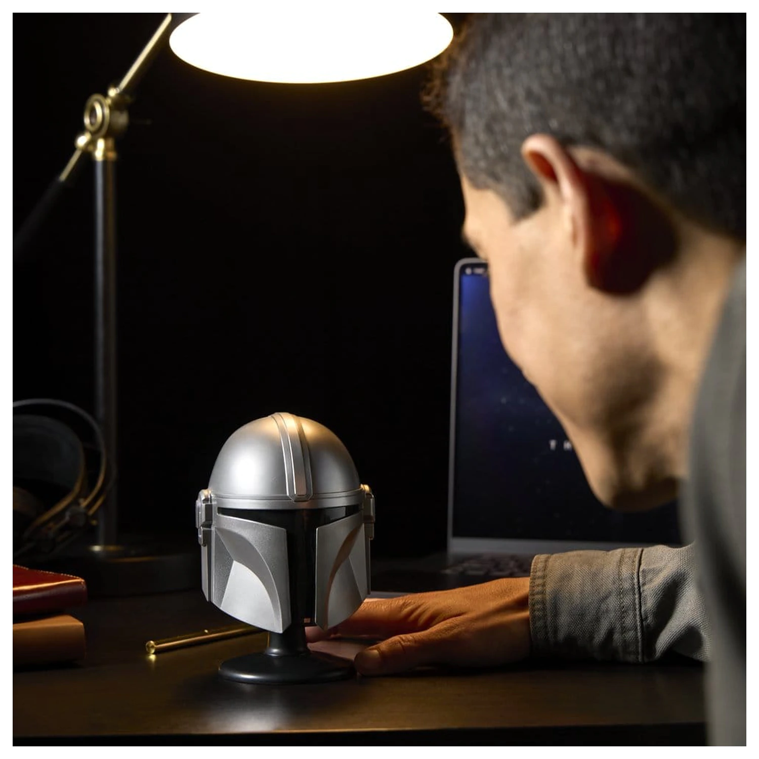 Star Wars: The Mandalorian & Grogu Black Series Mini čelada The Mandalorian fotografija izdelka
